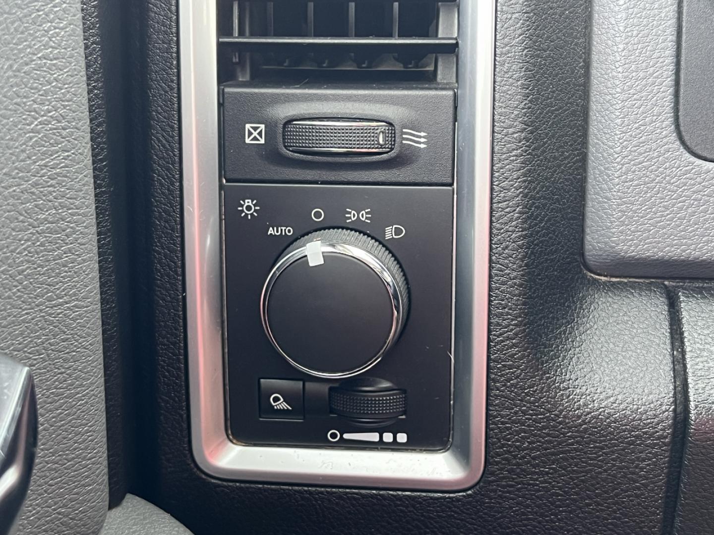 2015 SILVER /Gray Cloth RAM 1500 SLT Quad Cab 2WD (1C6RR6GG5FS) with an 3.6L V6 engine, Automatic transmission, located at 506 S. Kingshighway, Cape Girardeau, MO, 63703, (573) 235-5000, 37.294991, -89.553635 - 2015 Ram 1500 SLT 96xxx miles Rear Wheel Drive 3.6L V6 Automatic Bluetooth Cruise Power Windows/Locks/Mirrors We have financing available and we accept trades! Fill out a credit application on our website or come by today! If you have any questions, give us a call at (573) 235-5000 or visit - Photo#24