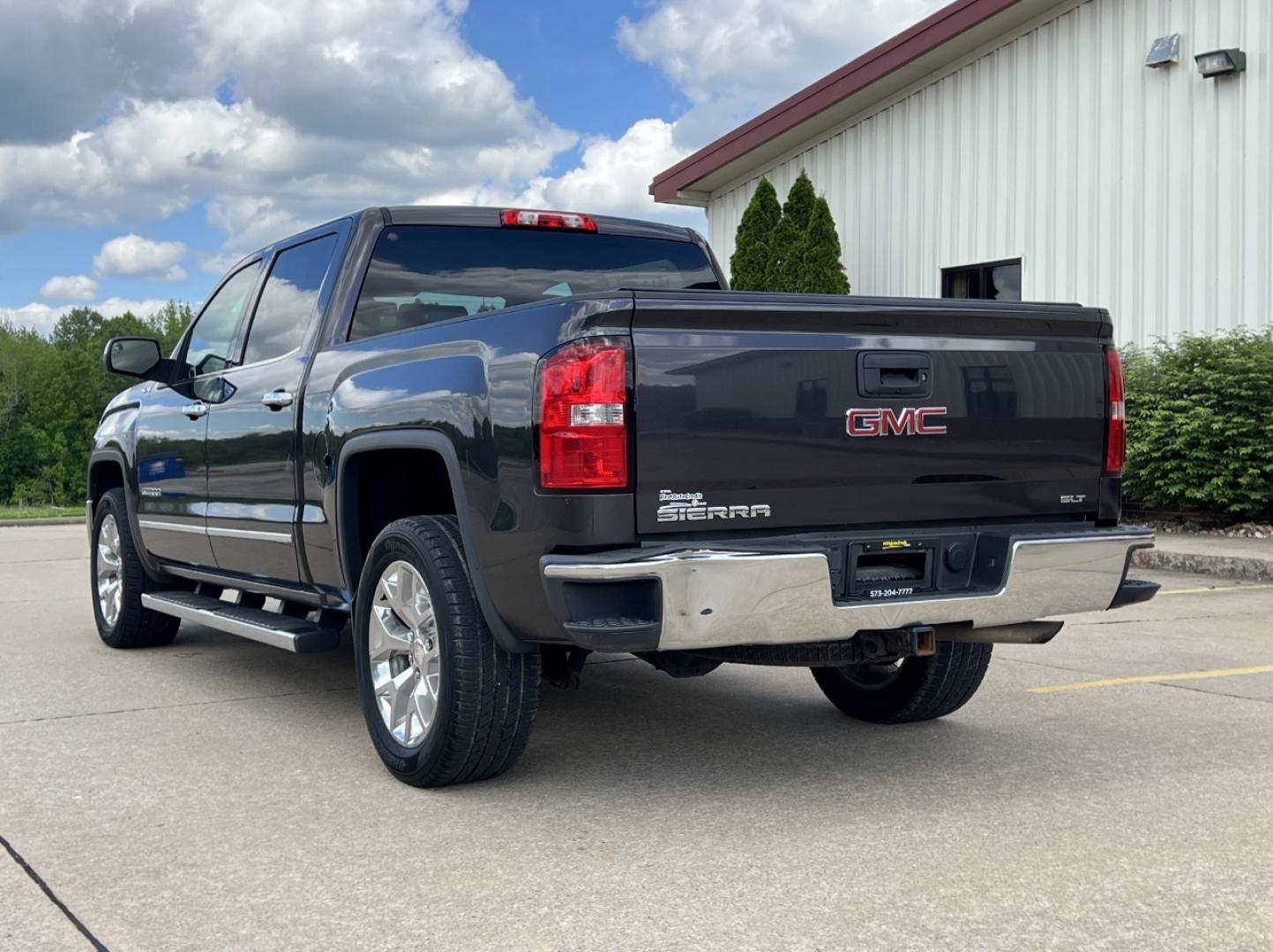 2015 GRAY /Black Leather GMC Sierra 1500 SLT Crew Cab 4x4 (3GTU2VEC2FG) with an 5.3L V8 engine, Automatic transmission, located at 506 S. Kingshighway, Cape Girardeau, MO, 63703, (573) 235-5000, 37.294991, -89.553635 - 2015 GMC Sierra 1500 SLT 1-Owner 123xxx miles 4x4 5.3L V8 Automatic Leather Navigation Power/Heated/Cooled Seats Backup Camera Bluetooth Remote Start Cruise Power Windows/Locks/Mirrors We have financing available and we accept trades! Fill out a credit application on our website or com - Photo#12