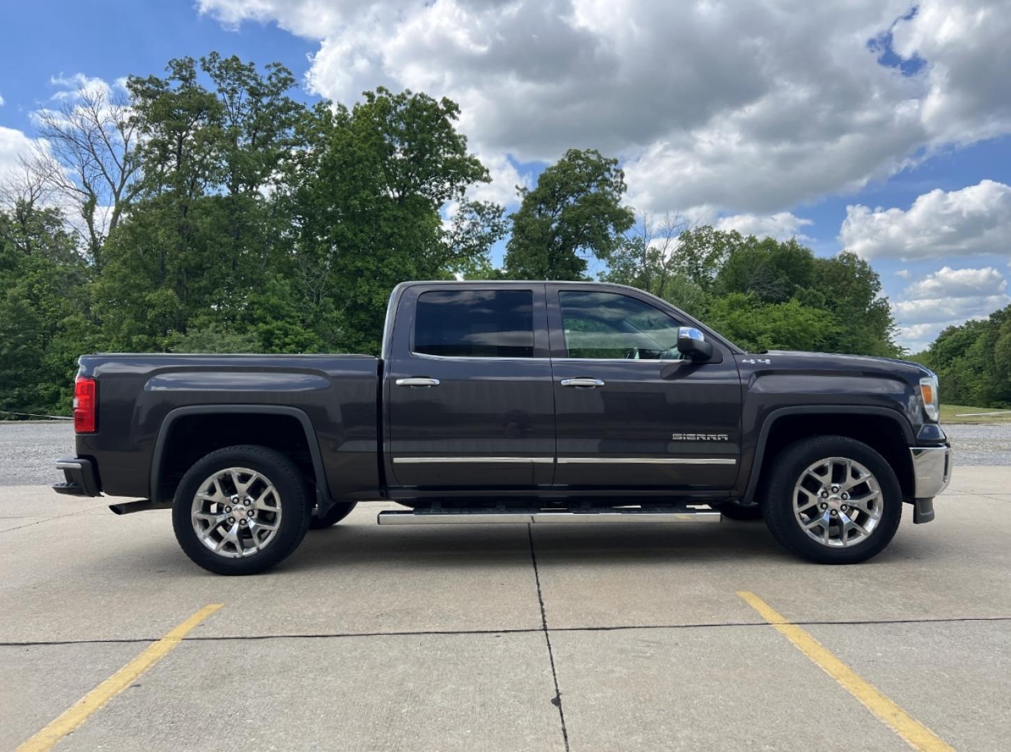 2015 GRAY /Black Leather GMC Sierra 1500 SLT Crew Cab 4x4 (3GTU2VEC2FG) with an 5.3L V8 engine, Automatic transmission, located at 506 S. Kingshighway, Cape Girardeau, MO, 63703, (573) 235-5000, 37.294991, -89.553635 - 2015 GMC Sierra 1500 SLT 1-Owner 123xxx miles 4x4 5.3L V8 Automatic Leather Navigation Power/Heated/Cooled Seats Backup Camera Bluetooth Remote Start Cruise Power Windows/Locks/Mirrors We have financing available and we accept trades! Fill out a credit application on our website or com - Photo#10