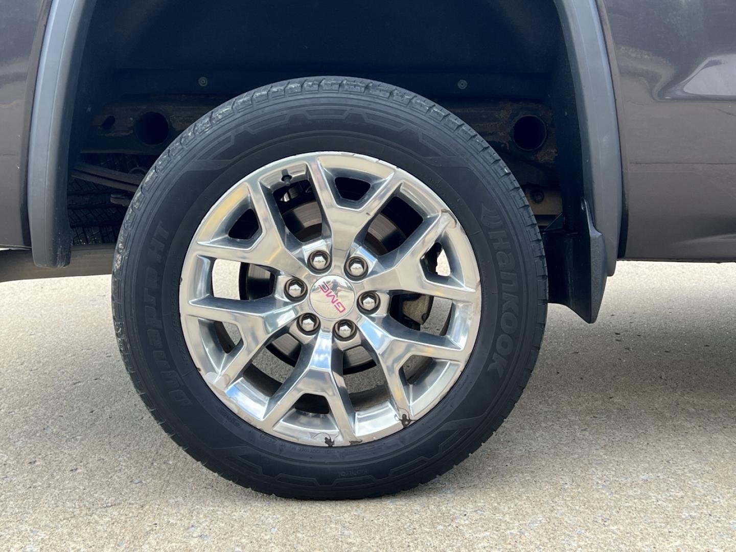 2015 GRAY /Black Leather GMC Sierra 1500 SLT Crew Cab 4x4 (3GTU2VEC2FG) with an 5.3L V8 engine, Automatic transmission, located at 506 S. Kingshighway, Cape Girardeau, MO, 63703, (573) 235-5000, 37.294991, -89.553635 - 2015 GMC Sierra 1500 SLT 1-Owner 123xxx miles 4x4 5.3L V8 Automatic Leather Navigation Power/Heated/Cooled Seats Backup Camera Bluetooth Remote Start Cruise Power Windows/Locks/Mirrors We have financing available and we accept trades! Fill out a credit application on our website or com - Photo#39