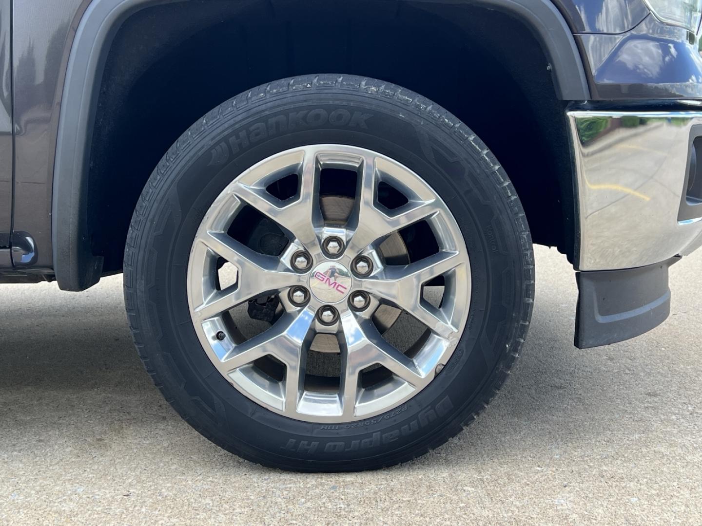 2015 GRAY /Black Leather GMC Sierra 1500 SLT Crew Cab 4x4 (3GTU2VEC2FG) with an 5.3L V8 engine, Automatic transmission, located at 506 S. Kingshighway, Cape Girardeau, MO, 63703, (573) 235-5000, 37.294991, -89.553635 - 2015 GMC Sierra 1500 SLT 1-Owner 123xxx miles 4x4 5.3L V8 Automatic Leather Navigation Power/Heated/Cooled Seats Backup Camera Bluetooth Remote Start Cruise Power Windows/Locks/Mirrors We have financing available and we accept trades! Fill out a credit application on our website or com - Photo#40