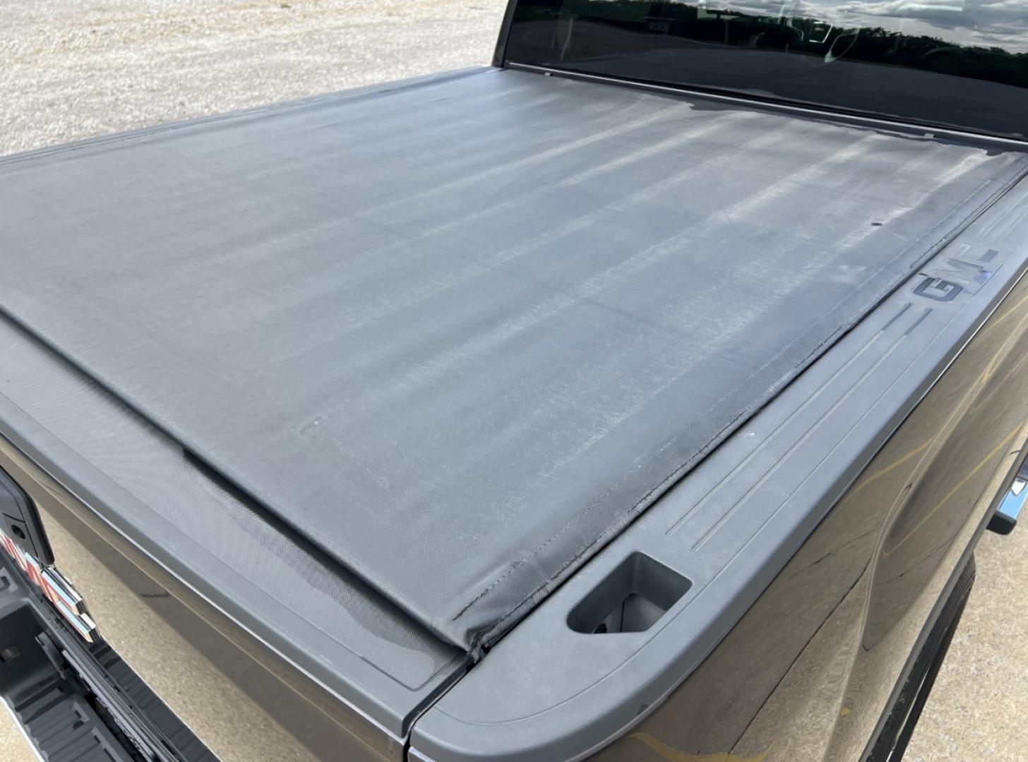 2015 GRAY /Black Leather GMC Sierra 1500 SLT Crew Cab 4x4 (3GTU2VEC2FG) with an 5.3L V8 engine, Automatic transmission, located at 506 S. Kingshighway, Cape Girardeau, MO, 63703, (573) 235-5000, 37.294991, -89.553635 - 2015 GMC Sierra 1500 SLT 1-Owner 123xxx miles 4x4 5.3L V8 Automatic Leather Navigation Power/Heated/Cooled Seats Backup Camera Bluetooth Remote Start Cruise Power Windows/Locks/Mirrors We have financing available and we accept trades! Fill out a credit application on our website or com - Photo#23