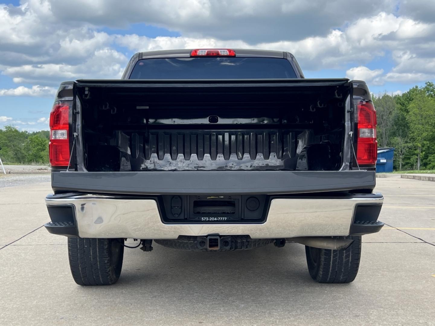 2015 GRAY /Black Leather GMC Sierra 1500 SLT Crew Cab 4x4 (3GTU2VEC2FG) with an 5.3L V8 engine, Automatic transmission, located at 506 S. Kingshighway, Cape Girardeau, MO, 63703, (573) 235-5000, 37.294991, -89.553635 - 2015 GMC Sierra 1500 SLT 1-Owner 123xxx miles 4x4 5.3L V8 Automatic Leather Navigation Power/Heated/Cooled Seats Backup Camera Bluetooth Remote Start Cruise Power Windows/Locks/Mirrors We have financing available and we accept trades! Fill out a credit application on our website or com - Photo#21