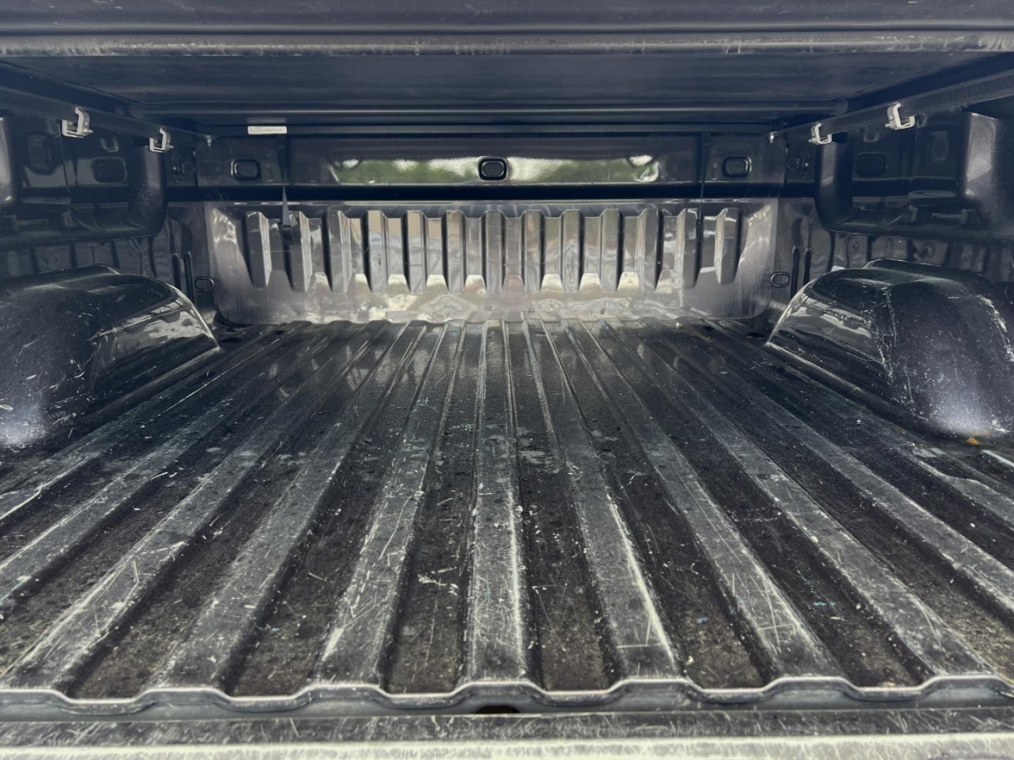 2015 GRAY /Black Leather GMC Sierra 1500 SLT Crew Cab 4x4 (3GTU2VEC2FG) with an 5.3L V8 engine, Automatic transmission, located at 506 S. Kingshighway, Cape Girardeau, MO, 63703, (573) 235-5000, 37.294991, -89.553635 - 2015 GMC Sierra 1500 SLT 1-Owner 123xxx miles 4x4 5.3L V8 Automatic Leather Navigation Power/Heated/Cooled Seats Backup Camera Bluetooth Remote Start Cruise Power Windows/Locks/Mirrors We have financing available and we accept trades! Fill out a credit application on our website or com - Photo#22