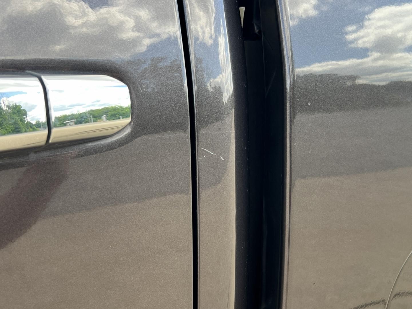 2015 GRAY /Black Leather GMC Sierra 1500 SLT Crew Cab 4x4 (3GTU2VEC2FG) with an 5.3L V8 engine, Automatic transmission, located at 506 S. Kingshighway, Cape Girardeau, MO, 63703, (573) 235-5000, 37.294991, -89.553635 - 2015 GMC Sierra 1500 SLT 1-Owner 123xxx miles 4x4 5.3L V8 Automatic Leather Navigation Power/Heated/Cooled Seats Backup Camera Bluetooth Remote Start Cruise Power Windows/Locks/Mirrors We have financing available and we accept trades! Fill out a credit application on our website or com - Photo#46