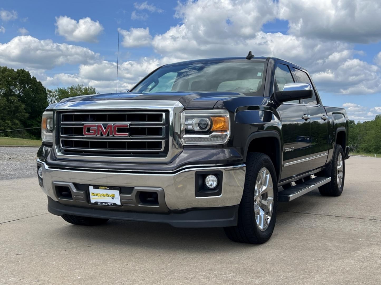 2015 GRAY /Black Leather GMC Sierra 1500 SLT Crew Cab 4x4 (3GTU2VEC2FG) with an 5.3L V8 engine, Automatic transmission, located at 506 S. Kingshighway, Cape Girardeau, MO, 63703, (573) 235-5000, 37.294991, -89.553635 - 2015 GMC Sierra 1500 SLT 1-Owner 123xxx miles 4x4 5.3L V8 Automatic Leather Navigation Power/Heated/Cooled Seats Backup Camera Bluetooth Remote Start Cruise Power Windows/Locks/Mirrors We have financing available and we accept trades! Fill out a credit application on our website or com - Photo#8