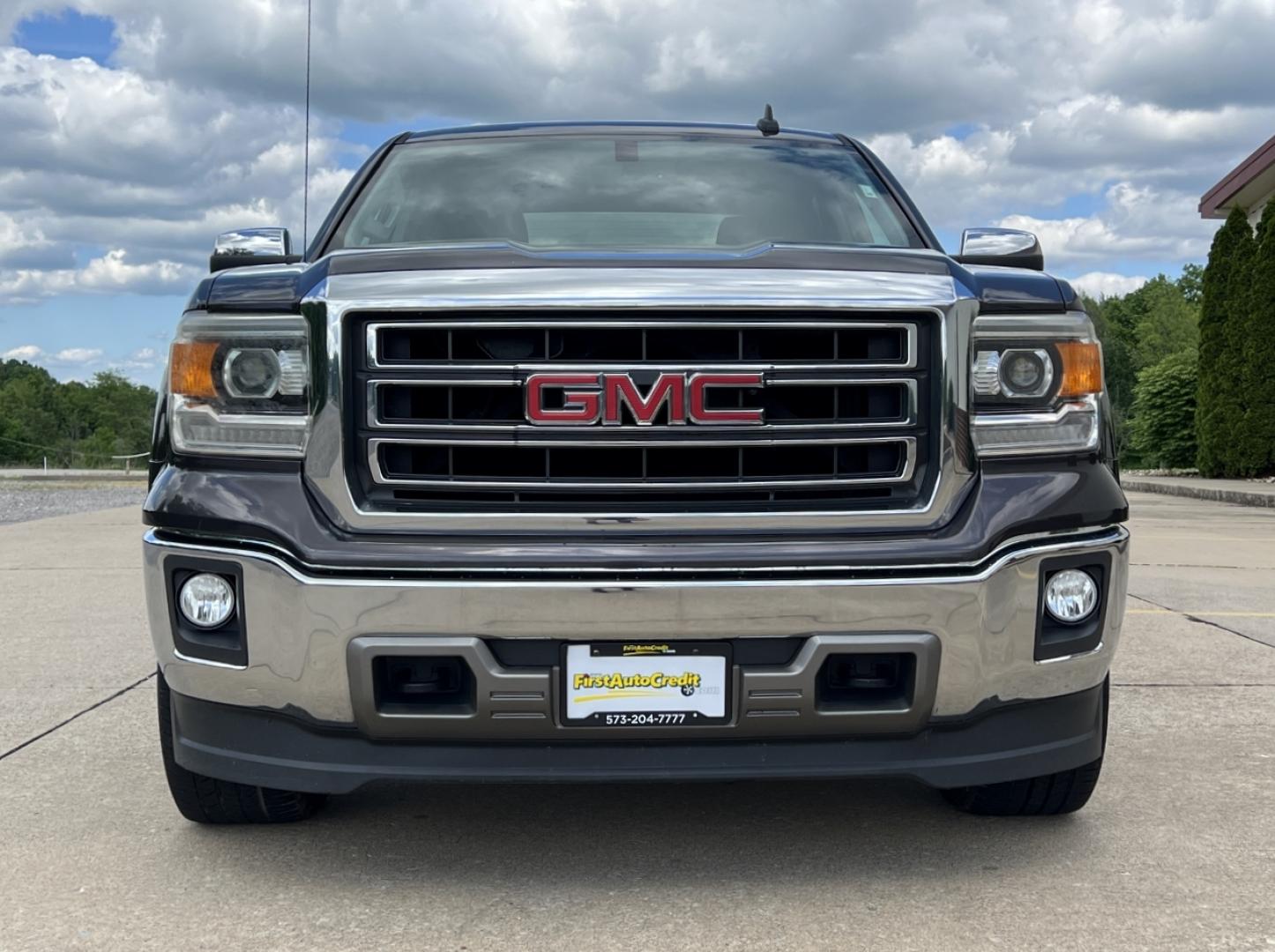 2015 GRAY /Black Leather GMC Sierra 1500 SLT Crew Cab 4x4 (3GTU2VEC2FG) with an 5.3L V8 engine, Automatic transmission, located at 506 S. Kingshighway, Cape Girardeau, MO, 63703, (573) 235-5000, 37.294991, -89.553635 - 2015 GMC Sierra 1500 SLT 1-Owner 123xxx miles 4x4 5.3L V8 Automatic Leather Navigation Power/Heated/Cooled Seats Backup Camera Bluetooth Remote Start Cruise Power Windows/Locks/Mirrors We have financing available and we accept trades! Fill out a credit application on our website or com - Photo#14