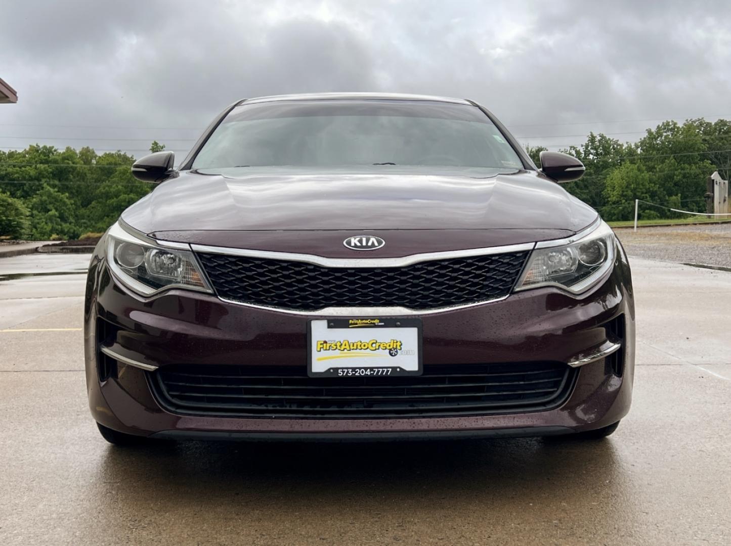 2016 MAROON /Black Cloth Kia Optima LX (5XXGT4L37GG) with an 2.4L 4 Cyl. engine, Automatic transmission, located at 506 S. Kingshighway, Cape Girardeau, MO, 63703, (573) 235-5000, 37.294991, -89.553635 - 2016 Kia Optima LX 112xxx miles Front Wheel Drive 2.4L 4 Cyl. Automatic Backup Camera Bluetooth Cruise Power Windows/Locks/Mirrors We have financing available and we accept trades! Fill out a credit application on our website or come by today! If you have any questions, give us a call at ( - Photo#9