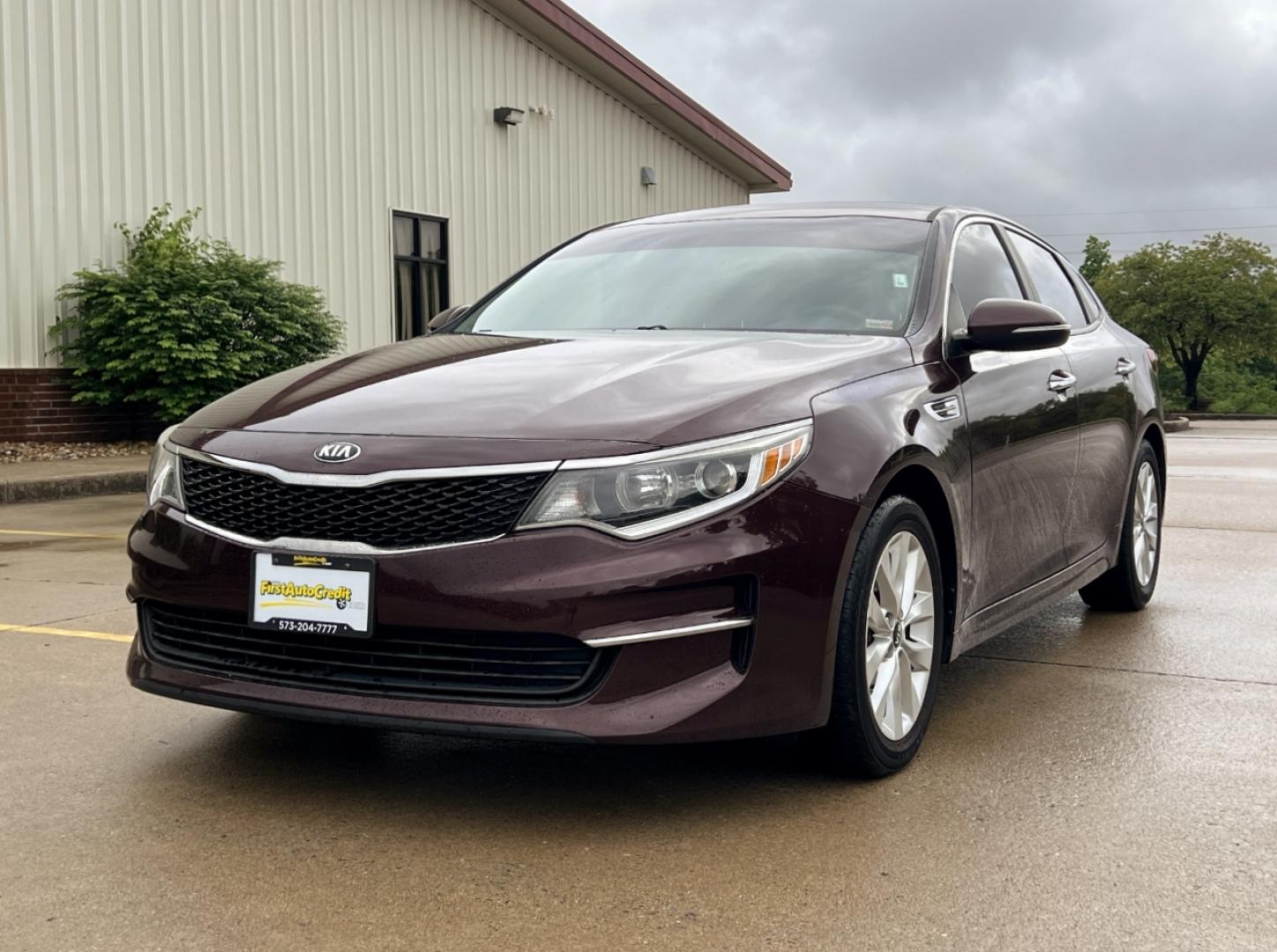 2016 MAROON /Black Cloth Kia Optima LX (5XXGT4L37GG) with an 2.4L 4 Cyl. engine, Automatic transmission, located at 506 S. Kingshighway, Cape Girardeau, MO, 63703, (573) 235-5000, 37.294991, -89.553635 - 2016 Kia Optima LX 112xxx miles Front Wheel Drive 2.4L 4 Cyl. Automatic Backup Camera Bluetooth Cruise Power Windows/Locks/Mirrors We have financing available and we accept trades! Fill out a credit application on our website or come by today! If you have any questions, give us a call at ( - Photo#3