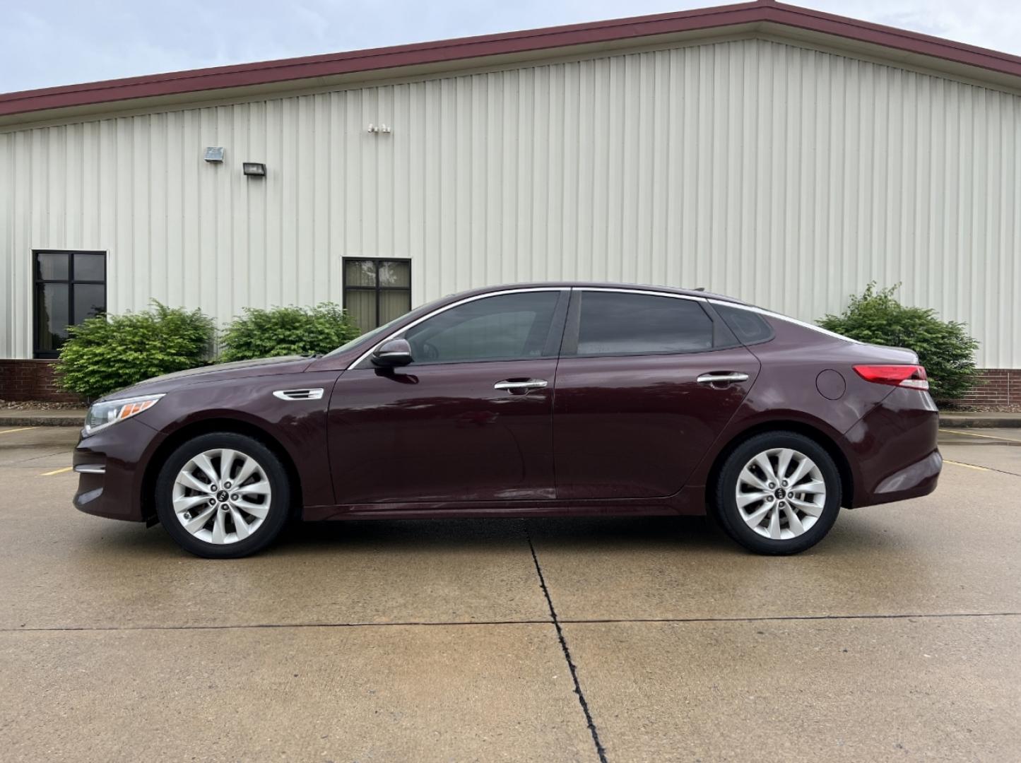 2016 MAROON /Black Cloth Kia Optima LX (5XXGT4L37GG) with an 2.4L 4 Cyl. engine, Automatic transmission, located at 506 S. Kingshighway, Cape Girardeau, MO, 63703, (573) 235-5000, 37.294991, -89.553635 - 2016 Kia Optima LX 112xxx miles Front Wheel Drive 2.4L 4 Cyl. Automatic Backup Camera Bluetooth Cruise Power Windows/Locks/Mirrors We have financing available and we accept trades! Fill out a credit application on our website or come by today! If you have any questions, give us a call at ( - Photo#4
