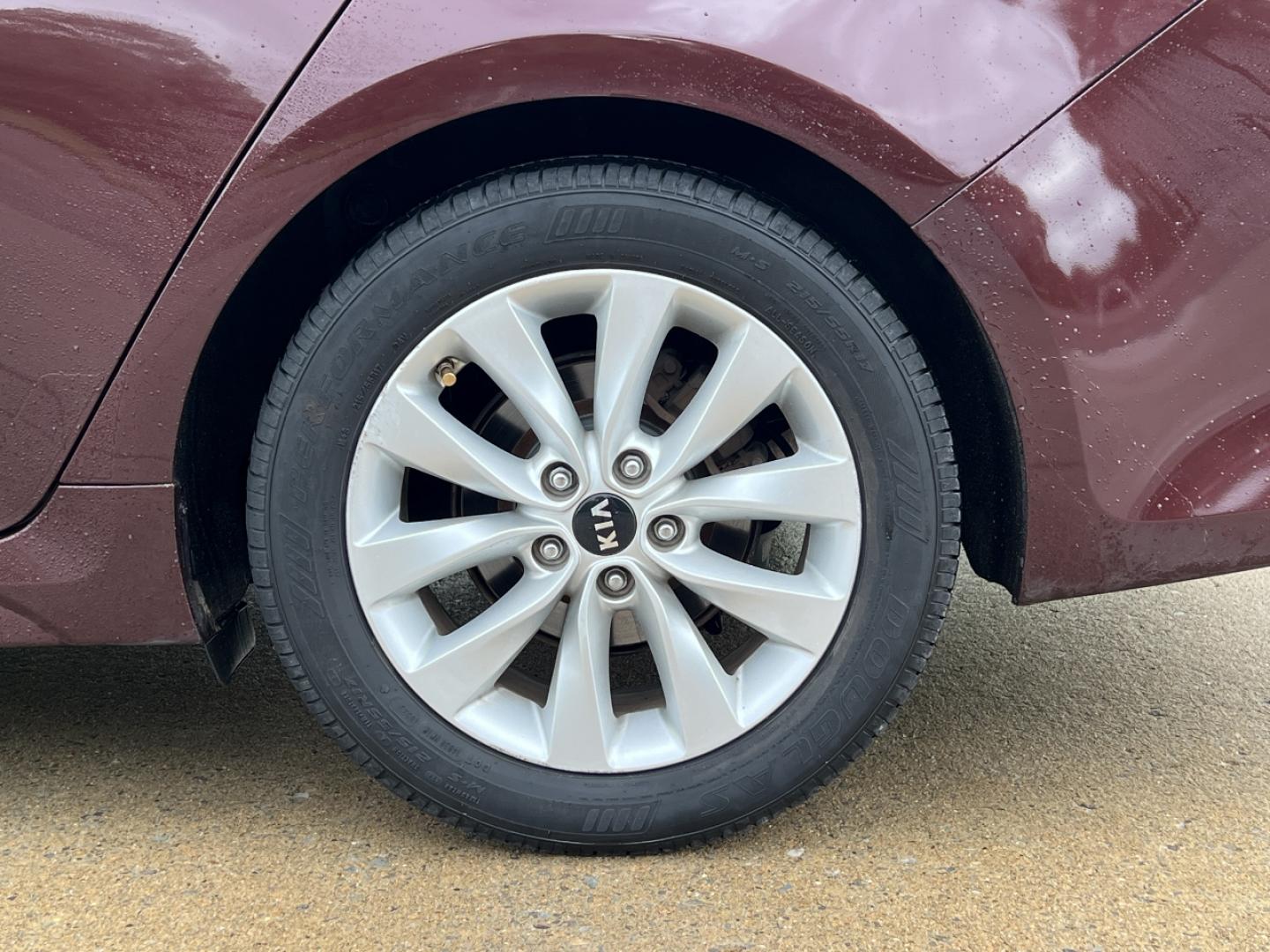 2016 MAROON /Black Cloth Kia Optima LX (5XXGT4L37GG) with an 2.4L 4 Cyl. engine, Automatic transmission, located at 506 S. Kingshighway, Cape Girardeau, MO, 63703, (573) 235-5000, 37.294991, -89.553635 - 2016 Kia Optima LX 112xxx miles Front Wheel Drive 2.4L 4 Cyl. Automatic Backup Camera Bluetooth Cruise Power Windows/Locks/Mirrors We have financing available and we accept trades! Fill out a credit application on our website or come by today! If you have any questions, give us a call at ( - Photo#30
