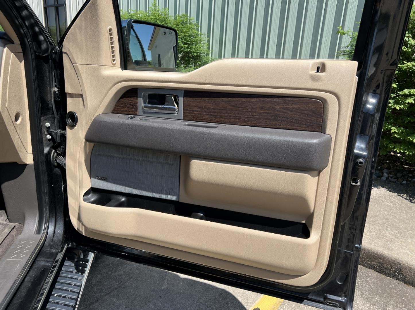 2013 BLACK /Tan Leather Ford F-150 Lariat SuperCrew 6.5-ft. Bed 4WD (1FTFW1EF4DK) with an 5.0L V8 engine, Automatic transmission, located at 506 S. Kingshighway, Cape Girardeau, MO, 63703, (573) 235-5000, 37.294991, -89.553635 - 2013 Ford F-150 Lariat 103xxx miles 4x4 5.0L V8 Automatic Leather Navigation Backup Camera Power/Heated/Cooled Seats Sunroof Bluetooth Remote Start Cruise Power Windows/Locks/Mirrors We have financing available and we accept trades! Fill out a credit application on our website or come - Photo#18