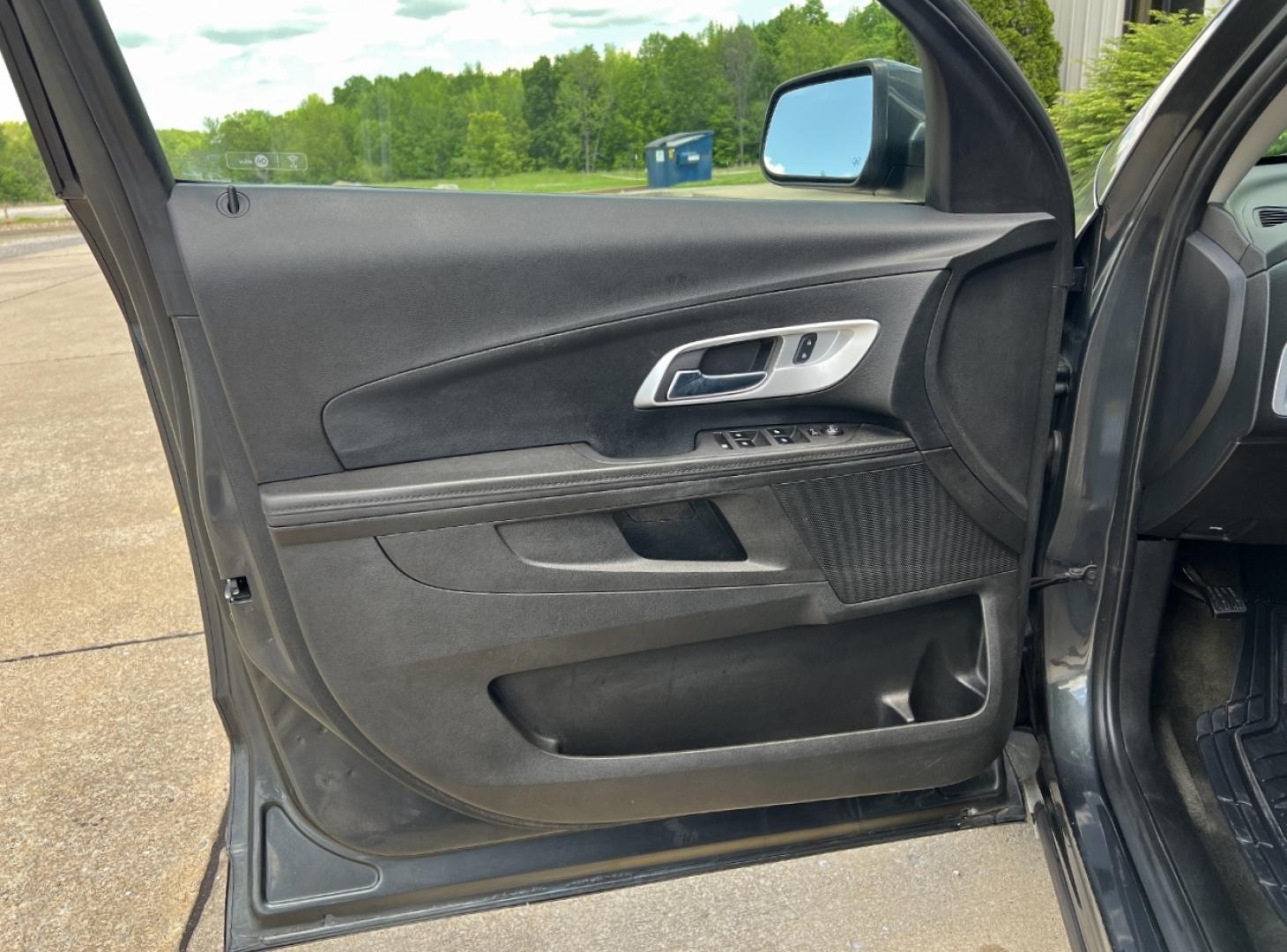 2017 GRAY /Black Cloth Chevrolet Equinox LT 2WD (2GNALCEKXH1) with an 2.4L 4 Cyl. engine, Automatic transmission, located at 506 S. Kingshighway, Cape Girardeau, MO, 63703, (573) 235-5000, 37.294991, -89.553635 - 2017 Chevrolet Equinox LT 131xxx miles Front Wheel Drive 2.4L 4 Cyl. Automatic Backup Camera Bluetooth Cruise Power Windows/Locks/Mirrors We have financing available and we accept trades! Fill out a credit application on our website or come by today! If you have any questions, give us a ca - Photo#10