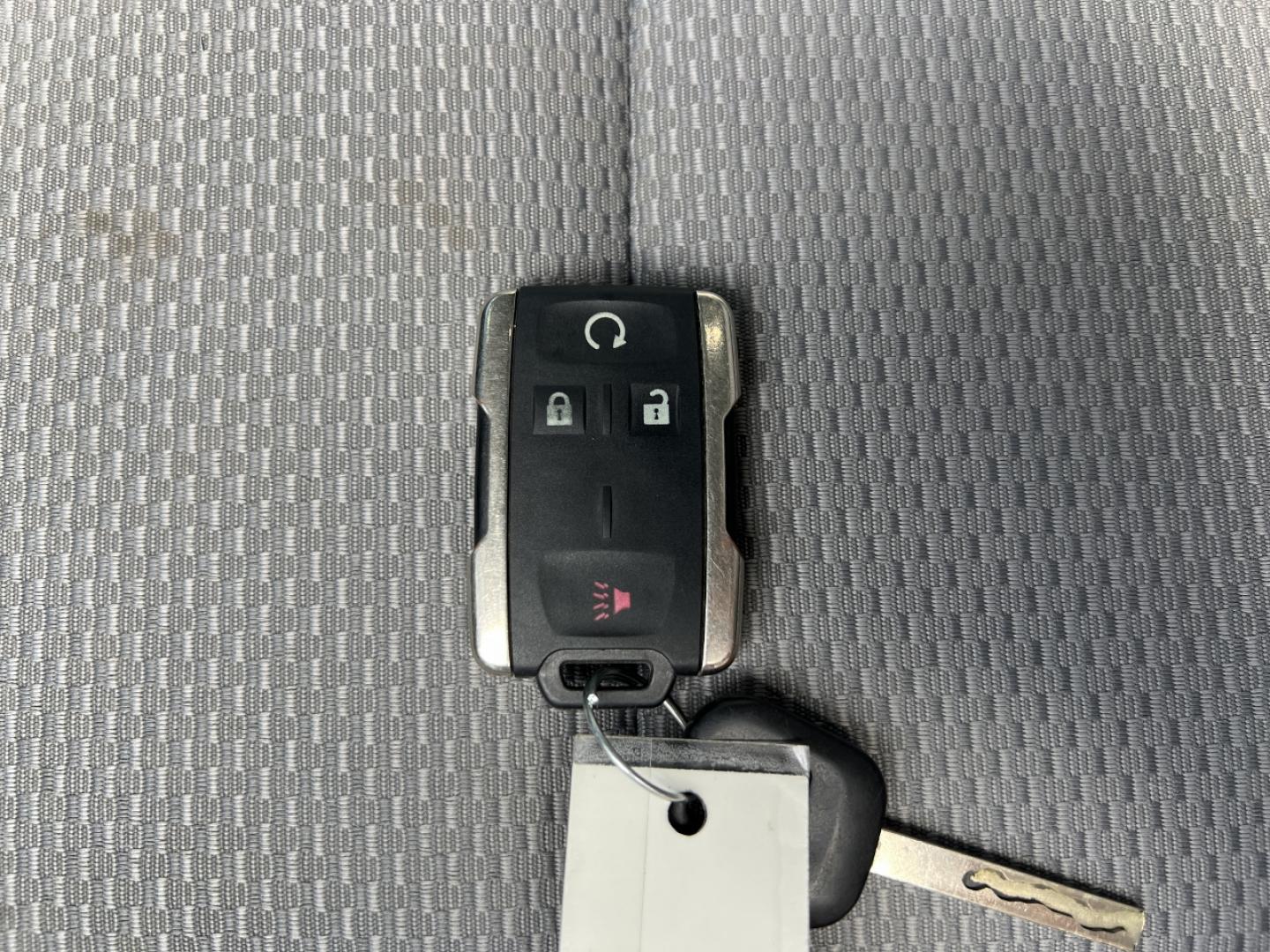 2016 WHITE /Gray Cloth GMC Sierra 1500 Crew Cab 2WD (1GTR1LEC3GZ) with an 5.3L V8 engine, Automatic transmission, located at 2990 Old Orchard Rd., Jackson, MO, 63755, 37.354214, -89.612106 - 2016 GMC Sierra 1500 109xxx miles Rear Wheel Drive 5.3L V8 Automatic Backup Camera Bluetooth Remote Start Cruise Power Windows/Locks/Mirrors We have financing available and we accept trades! Fill out a credit application on our website or come by today! If you have any questions, give us - Photo#3