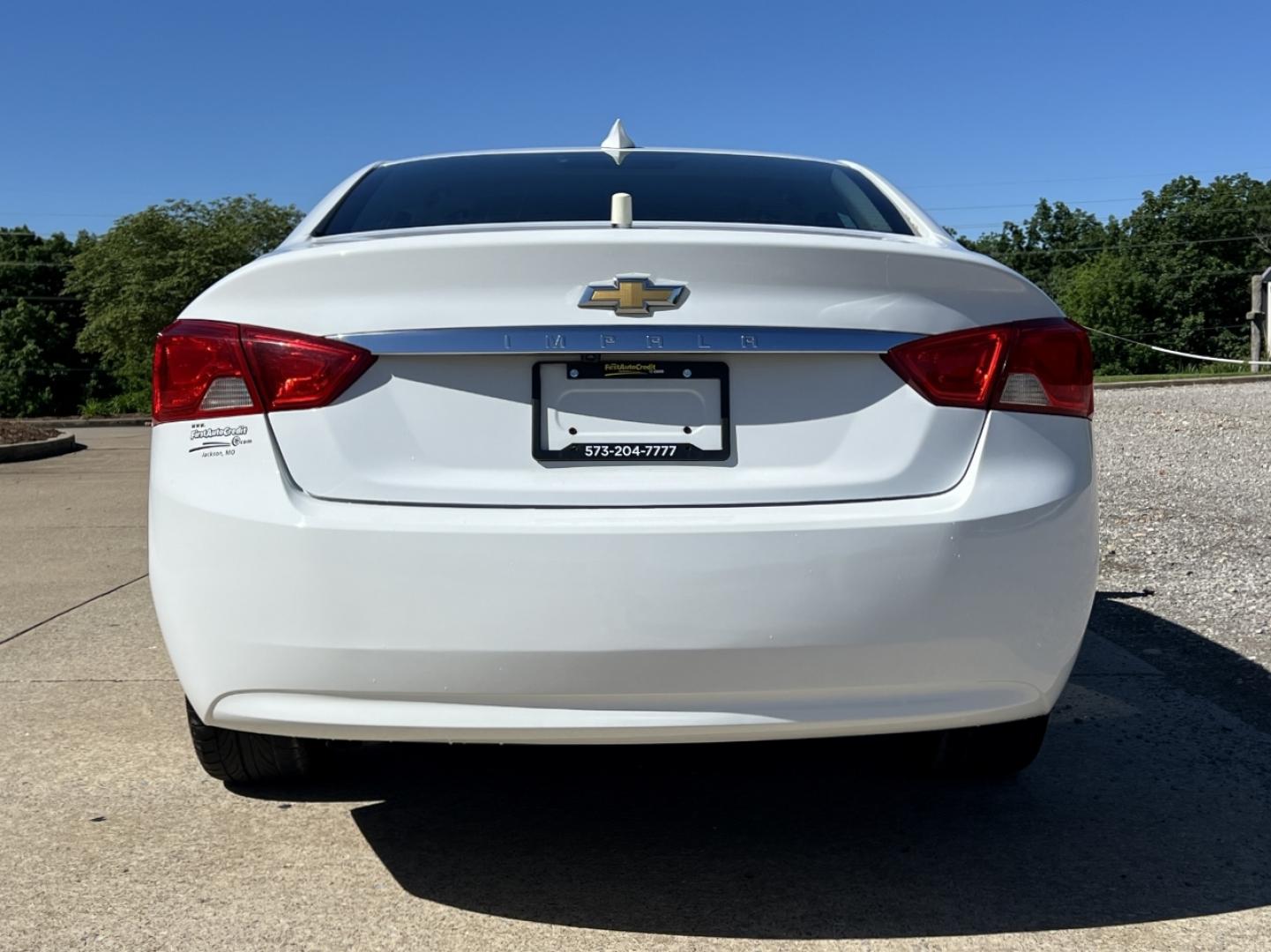 2018 WHITE /Gray Leather Chevrolet Impala LS (2G11Z5SAXJ9) with an 2.5L 4 Cyl. engine, Automatic transmission, located at 2990 Old Orchard Rd., Jackson, MO, 63755, 37.354214, -89.612106 - 2018 Chevrolet Impala LS 1-Owner Only 68xxx miles Front Wheel Drive 2.5L 4 Cyl. Automatic Leather Backup Camera Power Driver Seat Bluetooth Cruise Power Windows/Locks/Mirrors We have financing available and we accept trades! Fill out a credit application on our website or come by today! - Photo#9
