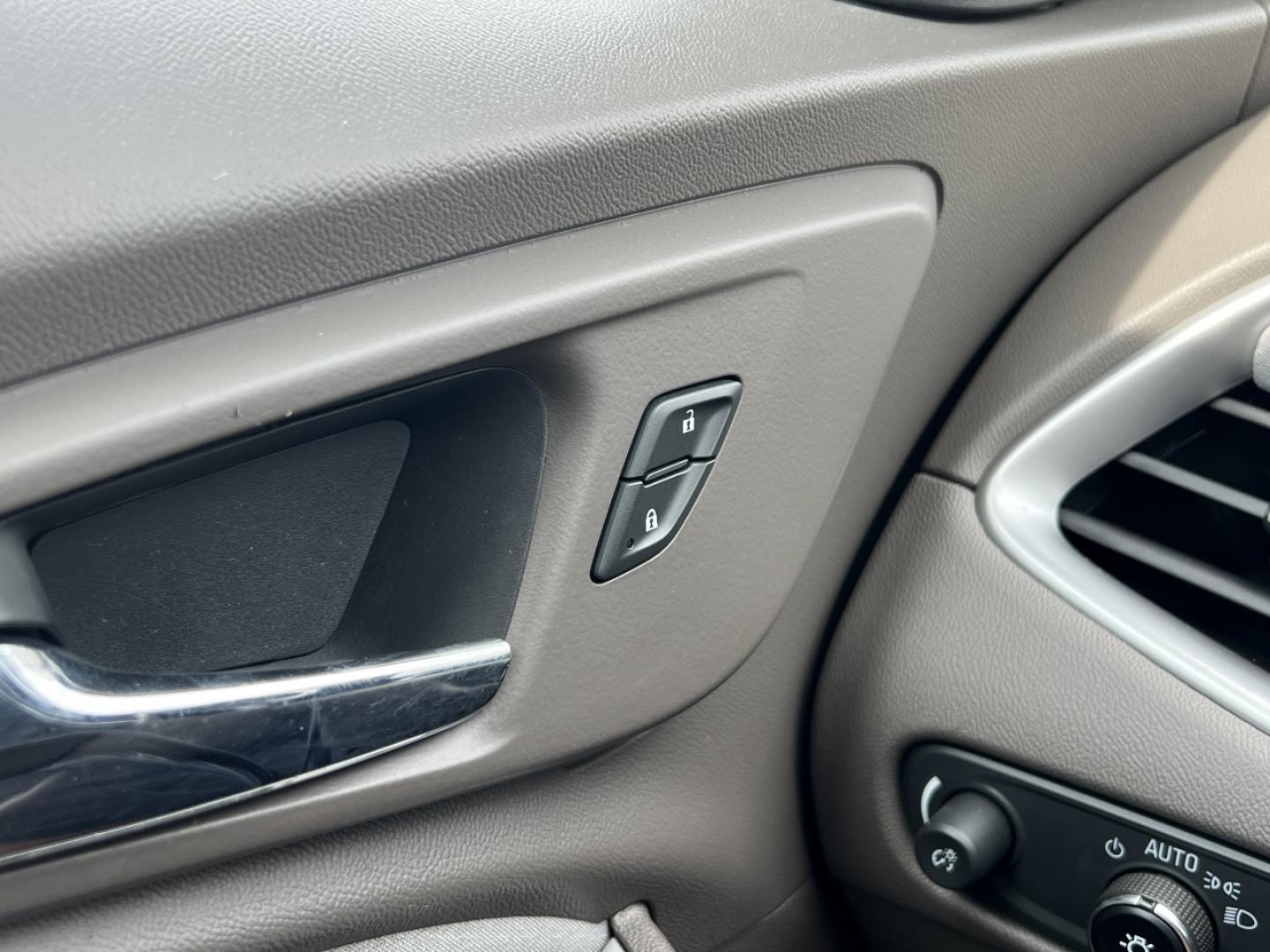 2020 WHITE /Gray Cloth Chevrolet Malibu LS (1G1ZC5ST6LF) with an 1.5L 4 Cyl. engine, Automatic transmission, located at 506 S. Kingshighway, Cape Girardeau, MO, 63703, (573) 235-5000, 37.294991, -89.553635 - 2020 Chevrolet Malibu LS 1-Owner 106xxx miles Front Wheel Drive 1.5L 4 Cyl. Automatic Backup Camera Bluetooth Cruise Power Windows/Locks/Mirrors We have financing available and we accept trades! Fill out a credit application on our website or come by today! If you have any questions, give - Photo#27