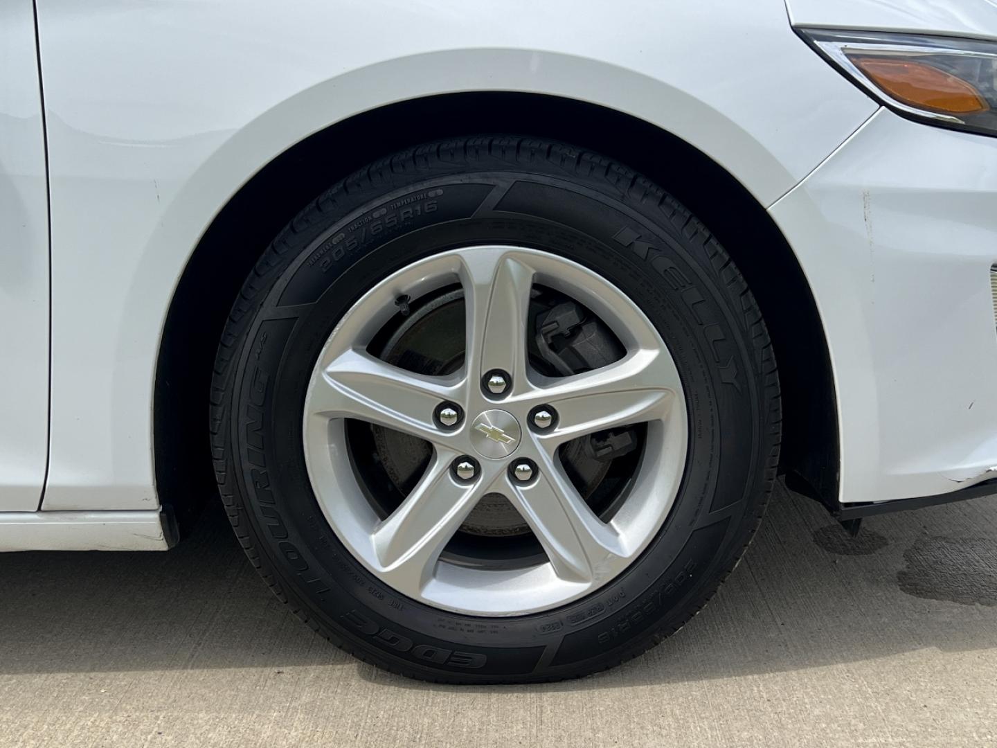 2020 WHITE /Gray Cloth Chevrolet Malibu LS (1G1ZC5ST6LF) with an 1.5L 4 Cyl. engine, Automatic transmission, located at 506 S. Kingshighway, Cape Girardeau, MO, 63703, (573) 235-5000, 37.294991, -89.553635 - 2020 Chevrolet Malibu LS 1-Owner 106xxx miles Front Wheel Drive 1.5L 4 Cyl. Automatic Backup Camera Bluetooth Cruise Power Windows/Locks/Mirrors We have financing available and we accept trades! Fill out a credit application on our website or come by today! If you have any questions, give - Photo#37