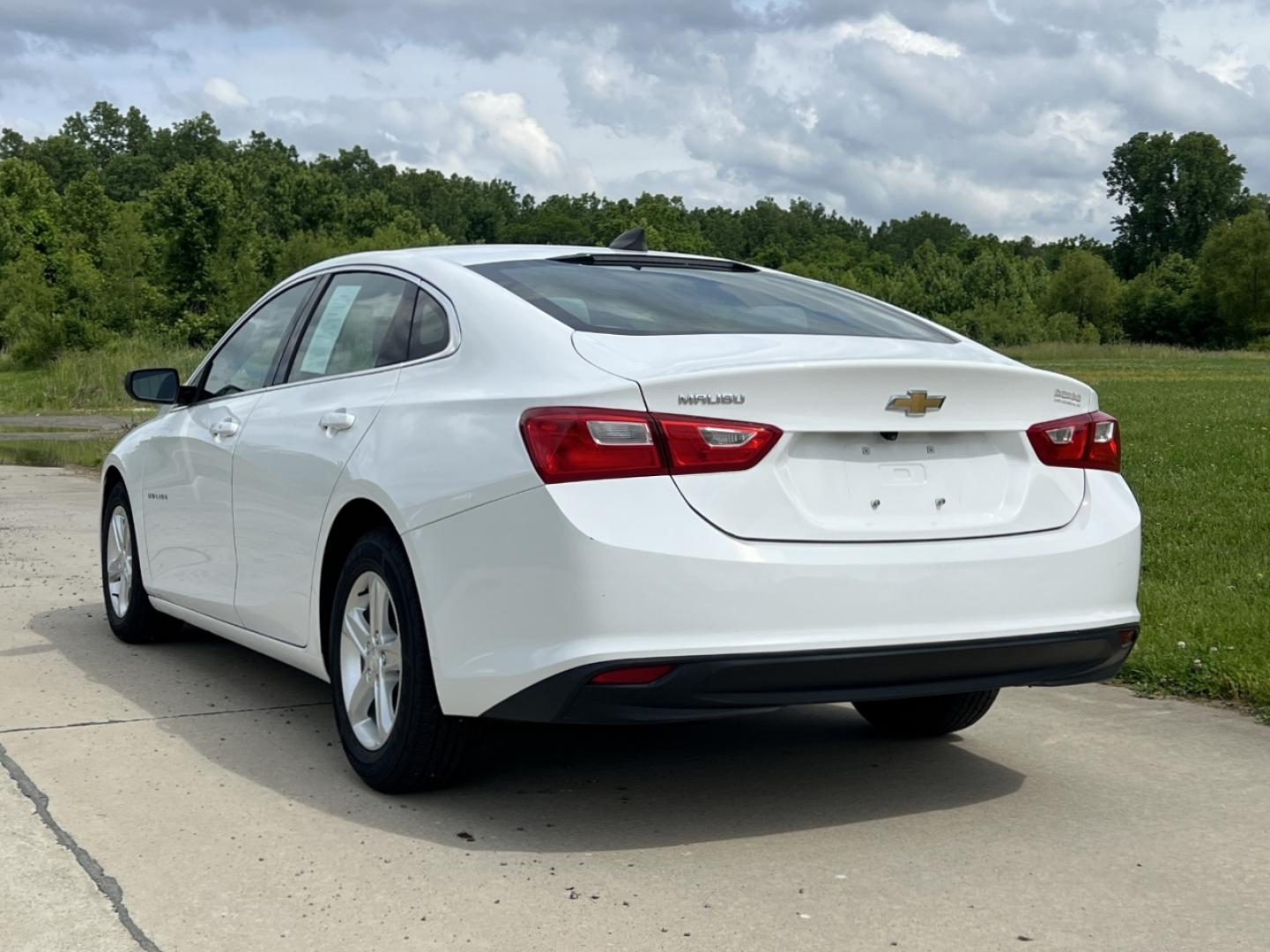 2020 WHITE /Gray Cloth Chevrolet Malibu LS (1G1ZC5ST6LF) with an 1.5L 4 Cyl. engine, Automatic transmission, located at 506 S. Kingshighway, Cape Girardeau, MO, 63703, (573) 235-5000, 37.294991, -89.553635 - 2020 Chevrolet Malibu LS 1-Owner 106xxx miles Front Wheel Drive 1.5L 4 Cyl. Automatic Backup Camera Bluetooth Cruise Power Windows/Locks/Mirrors We have financing available and we accept trades! Fill out a credit application on our website or come by today! If you have any questions, give - Photo#7