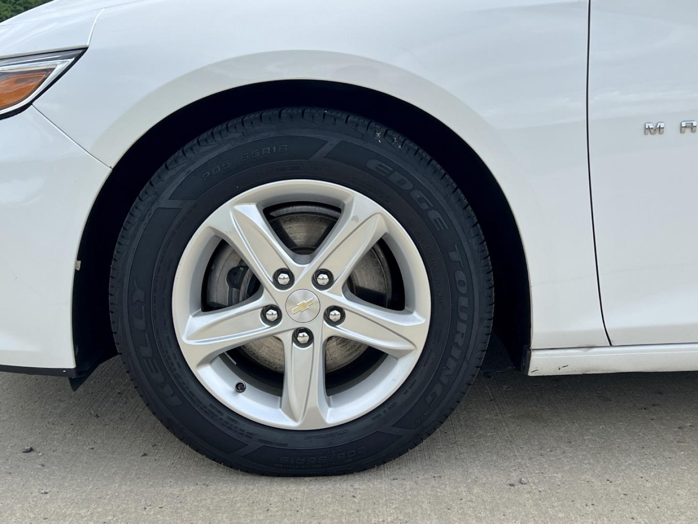2020 WHITE /Gray Cloth Chevrolet Malibu LS (1G1ZC5ST6LF) with an 1.5L 4 Cyl. engine, Automatic transmission, located at 506 S. Kingshighway, Cape Girardeau, MO, 63703, (573) 235-5000, 37.294991, -89.553635 - 2020 Chevrolet Malibu LS 1-Owner 106xxx miles Front Wheel Drive 1.5L 4 Cyl. Automatic Backup Camera Bluetooth Cruise Power Windows/Locks/Mirrors We have financing available and we accept trades! Fill out a credit application on our website or come by today! If you have any questions, give - Photo#33