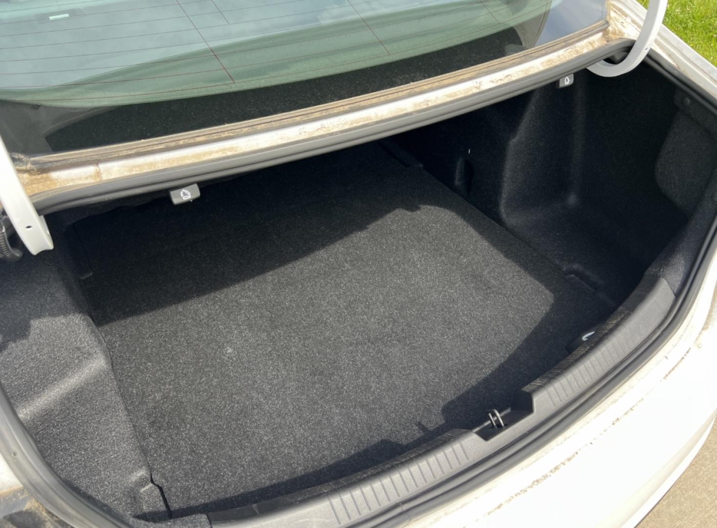 2020 WHITE /Gray Cloth Chevrolet Malibu LS (1G1ZC5ST6LF) with an 1.5L 4 Cyl. engine, Automatic transmission, located at 506 S. Kingshighway, Cape Girardeau, MO, 63703, (573) 235-5000, 37.294991, -89.553635 - 2020 Chevrolet Malibu LS 1-Owner 106xxx miles Front Wheel Drive 1.5L 4 Cyl. Automatic Backup Camera Bluetooth Cruise Power Windows/Locks/Mirrors We have financing available and we accept trades! Fill out a credit application on our website or come by today! If you have any questions, give - Photo#17