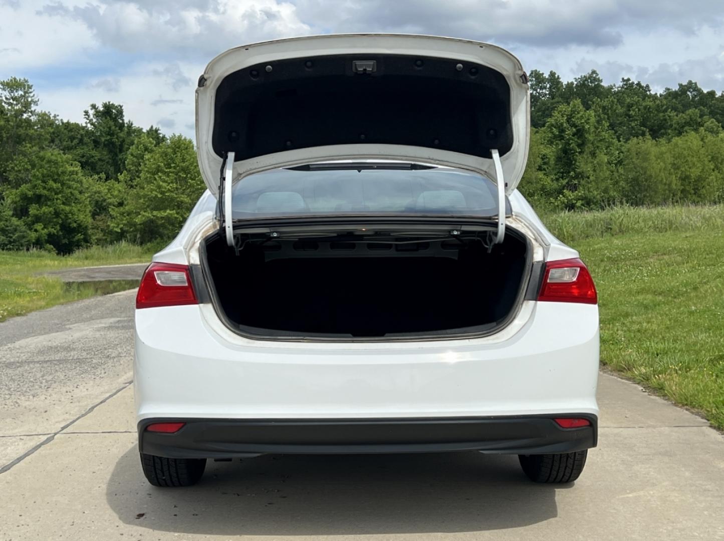 2020 WHITE /Gray Cloth Chevrolet Malibu LS (1G1ZC5ST6LF) with an 1.5L 4 Cyl. engine, Automatic transmission, located at 506 S. Kingshighway, Cape Girardeau, MO, 63703, (573) 235-5000, 37.294991, -89.553635 - 2020 Chevrolet Malibu LS 1-Owner 106xxx miles Front Wheel Drive 1.5L 4 Cyl. Automatic Backup Camera Bluetooth Cruise Power Windows/Locks/Mirrors We have financing available and we accept trades! Fill out a credit application on our website or come by today! If you have any questions, give - Photo#16