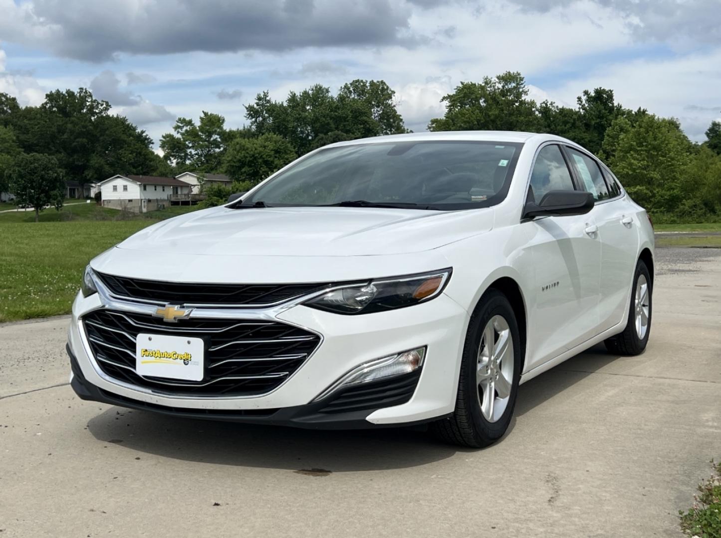 2020 WHITE /Gray Cloth Chevrolet Malibu LS (1G1ZC5ST6LF) with an 1.5L 4 Cyl. engine, Automatic transmission, located at 506 S. Kingshighway, Cape Girardeau, MO, 63703, (573) 235-5000, 37.294991, -89.553635 - 2020 Chevrolet Malibu LS 1-Owner 106xxx miles Front Wheel Drive 1.5L 4 Cyl. Automatic Backup Camera Bluetooth Cruise Power Windows/Locks/Mirrors We have financing available and we accept trades! Fill out a credit application on our website or come by today! If you have any questions, give - Photo#3