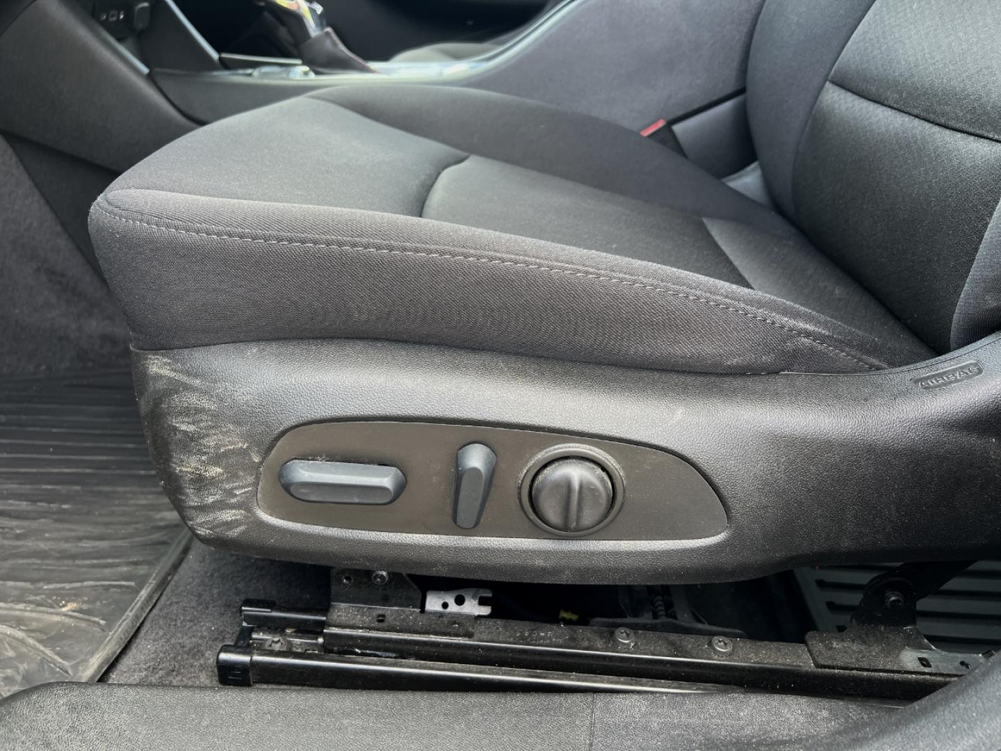 2022 GRAY /Black Cloth Chevrolet Malibu RS (1G1ZG5STXNF) with an 1.5L 4 Cyl. engine, Automatic transmission, located at 506 S. Kingshighway, Cape Girardeau, MO, 63703, (573) 235-5000, 37.294991, -89.553635 - 2022 Chevrolet Malibu RS 1-Owner 110xxx miles Front Wheel Drive 1.5L 4 Cyl. Automatic Backup Camera Bluetooth Cruise Power Windows/Locks/Mirrors We have financing available and we accept trades! Fill out a credit application on our website or come by today! If you have any questions, give - Photo#3