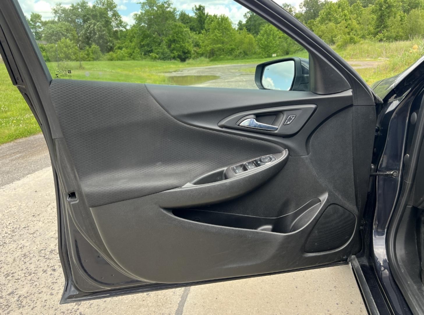 2022 GRAY /Black Cloth Chevrolet Malibu RS (1G1ZG5STXNF) with an 1.5L 4 Cyl. engine, Automatic transmission, located at 506 S. Kingshighway, Cape Girardeau, MO, 63703, (573) 235-5000, 37.294991, -89.553635 - 2022 Chevrolet Malibu RS 1-Owner 110xxx miles Front Wheel Drive 1.5L 4 Cyl. Automatic Backup Camera Bluetooth Cruise Power Windows/Locks/Mirrors We have financing available and we accept trades! Fill out a credit application on our website or come by today! If you have any questions, give - Photo#11