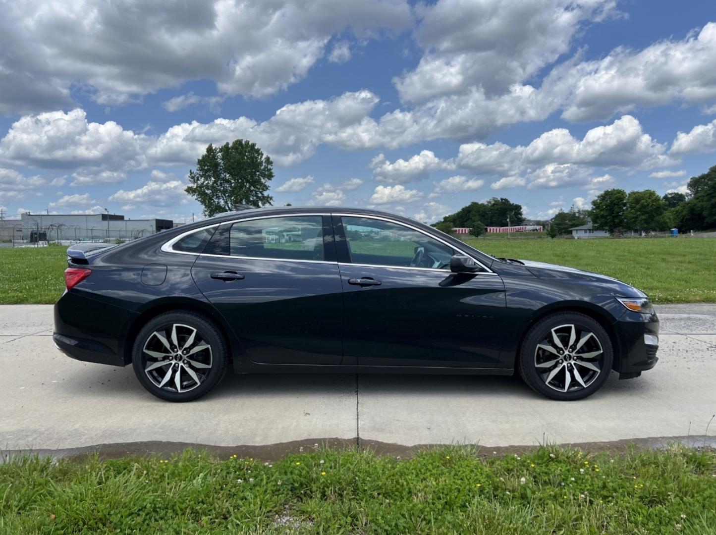 2022 GRAY /Black Cloth Chevrolet Malibu RS (1G1ZG5STXNF) with an 1.5L 4 Cyl. engine, Automatic transmission, located at 506 S. Kingshighway, Cape Girardeau, MO, 63703, (573) 235-5000, 37.294991, -89.553635 - 2022 Chevrolet Malibu RS 1-Owner 110xxx miles Front Wheel Drive 1.5L 4 Cyl. Automatic Backup Camera Bluetooth Cruise Power Windows/Locks/Mirrors We have financing available and we accept trades! Fill out a credit application on our website or come by today! If you have any questions, give - Photo#6