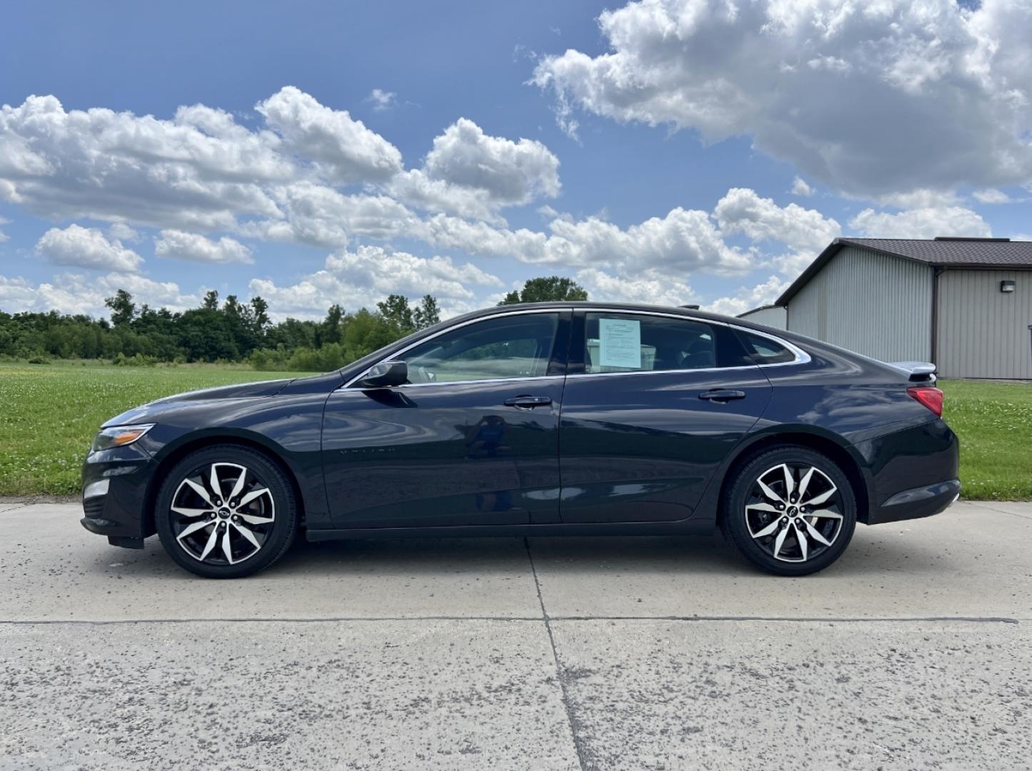 2022 GRAY /Black Cloth Chevrolet Malibu RS (1G1ZG5STXNF) with an 1.5L 4 Cyl. engine, Automatic transmission, located at 506 S. Kingshighway, Cape Girardeau, MO, 63703, (573) 235-5000, 37.294991, -89.553635 - 2022 Chevrolet Malibu RS 1-Owner 110xxx miles Front Wheel Drive 1.5L 4 Cyl. Automatic Backup Camera Bluetooth Cruise Power Windows/Locks/Mirrors We have financing available and we accept trades! Fill out a credit application on our website or come by today! If you have any questions, give - Photo#5