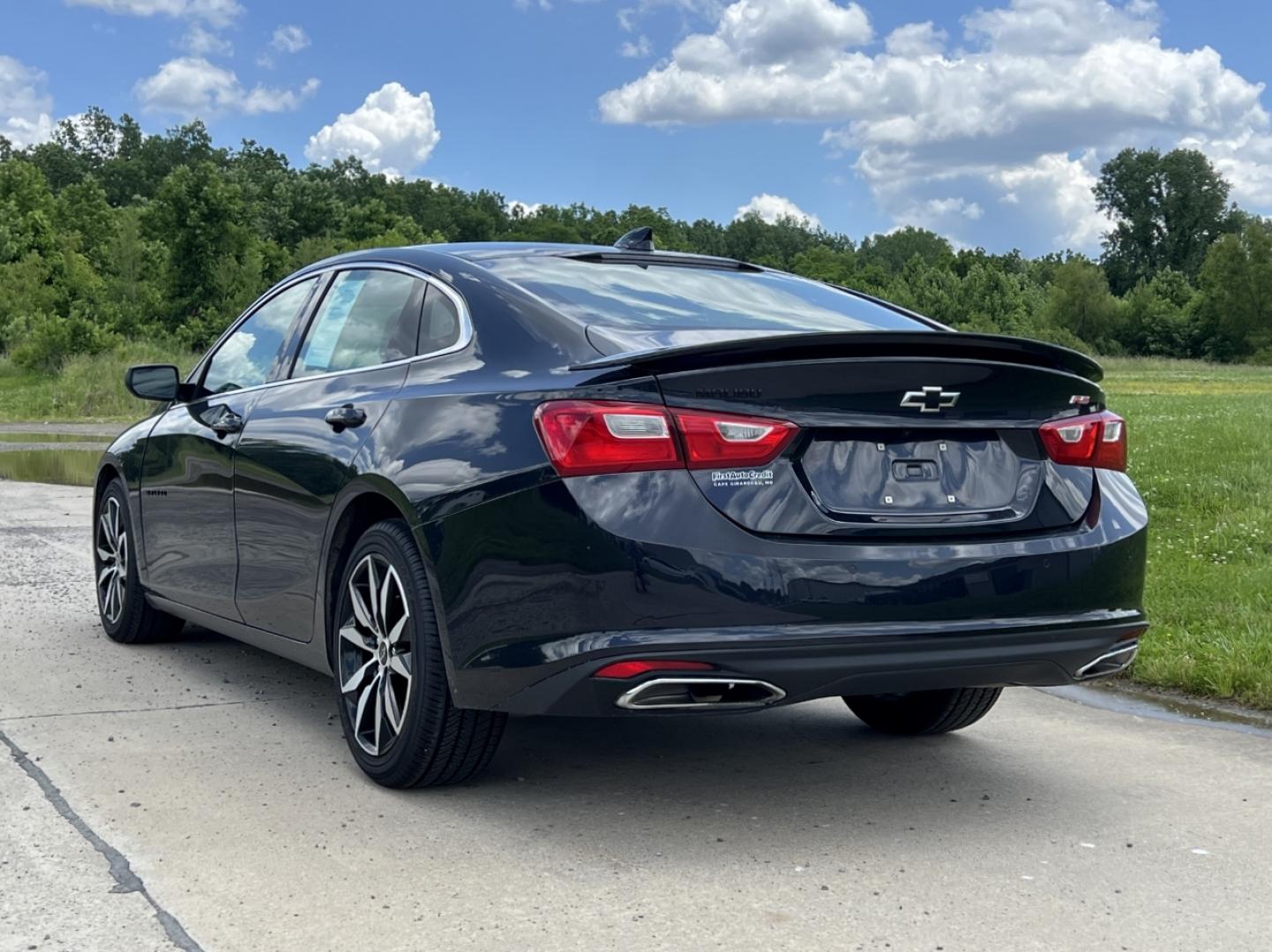 2022 GRAY /Black Cloth Chevrolet Malibu RS (1G1ZG5STXNF) with an 1.5L 4 Cyl. engine, Automatic transmission, located at 506 S. Kingshighway, Cape Girardeau, MO, 63703, (573) 235-5000, 37.294991, -89.553635 - 2022 Chevrolet Malibu RS 1-Owner 110xxx miles Front Wheel Drive 1.5L 4 Cyl. Automatic Backup Camera Bluetooth Cruise Power Windows/Locks/Mirrors We have financing available and we accept trades! Fill out a credit application on our website or come by today! If you have any questions, give - Photo#8