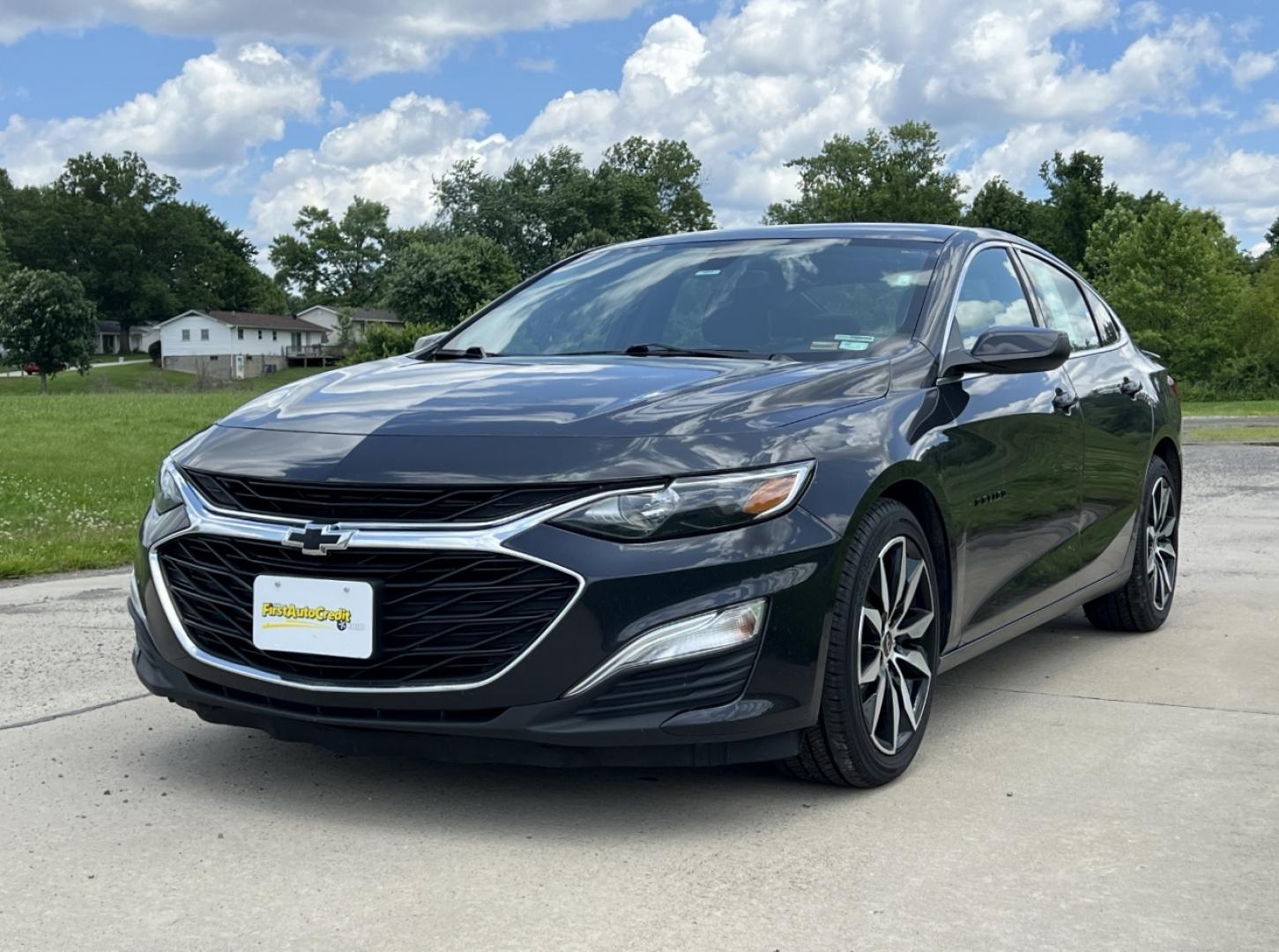 2022 GRAY /Black Cloth Chevrolet Malibu RS (1G1ZG5STXNF) with an 1.5L 4 Cyl. engine, Automatic transmission, located at 506 S. Kingshighway, Cape Girardeau, MO, 63703, (573) 235-5000, 37.294991, -89.553635 - 2022 Chevrolet Malibu RS 1-Owner 110xxx miles Front Wheel Drive 1.5L 4 Cyl. Automatic Backup Camera Bluetooth Cruise Power Windows/Locks/Mirrors We have financing available and we accept trades! Fill out a credit application on our website or come by today! If you have any questions, give - Photo#4