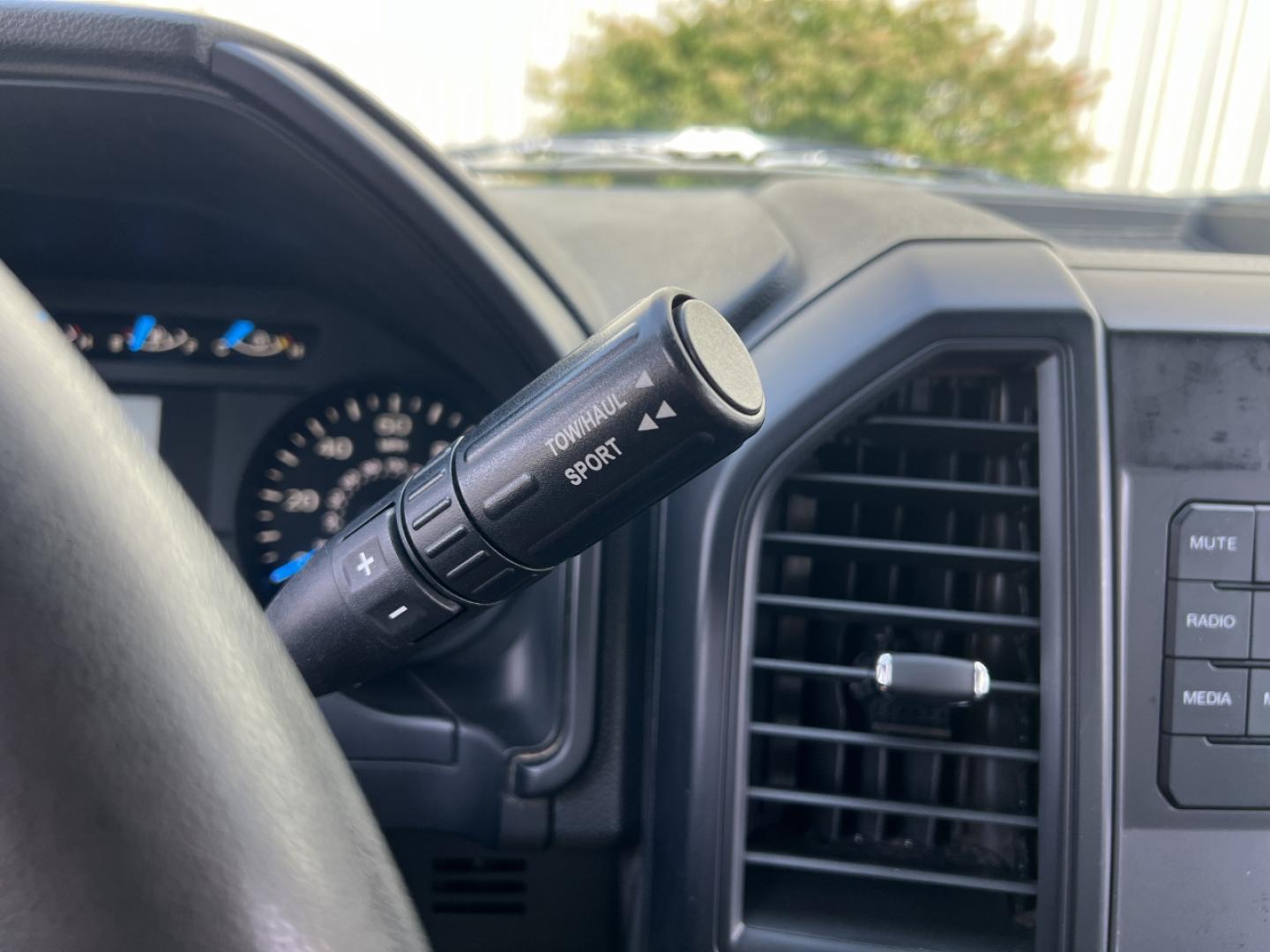 2016 SILVER /Gray Cloth Ford F-150 XL (1FTFX1EF6GK) with an 5.0L V8 engine, Automatic transmission, located at 2990 Old Orchard Rd., Jackson, MO, 63755, 37.354214, -89.612106 - 2016 Ford F150 XL 140xxx miles 4x4 5.0L V8 Automatic New Tires 22" Wheels Cruise Power Windows/Locks/Mirrors We have financing available and we accept trades! Fill out a credit application on our website or come by today! If you have any questions, give us a call at (573) 204-7777 or visit - Photo#20