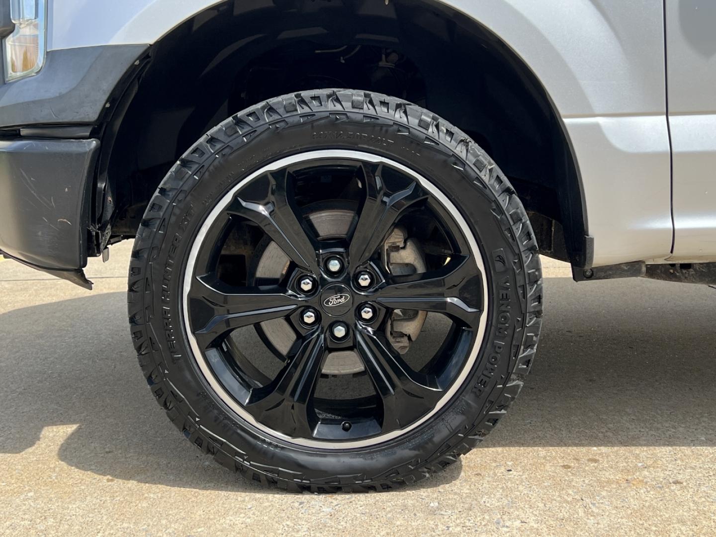 2016 SILVER /Gray Cloth Ford F-150 XL (1FTFX1EF6GK) with an 5.0L V8 engine, Automatic transmission, located at 2990 Old Orchard Rd., Jackson, MO, 63755, 37.354214, -89.612106 - 2016 Ford F150 XL 140xxx miles 4x4 5.0L V8 Automatic New Tires 22" Wheels Cruise Power Windows/Locks/Mirrors We have financing available and we accept trades! Fill out a credit application on our website or come by today! If you have any questions, give us a call at (573) 204-7777 or visit - Photo#31