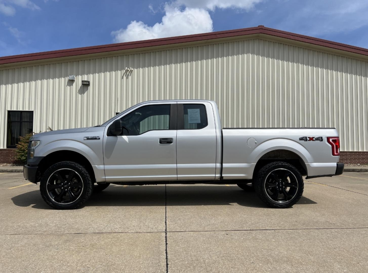 2016 SILVER /Gray Cloth Ford F-150 XL (1FTFX1EF6GK) with an 5.0L V8 engine, Automatic transmission, located at 2990 Old Orchard Rd., Jackson, MO, 63755, 37.354214, -89.612106 - 2016 Ford F150 XL 140xxx miles 4x4 5.0L V8 Automatic New Tires 22" Wheels Cruise Power Windows/Locks/Mirrors We have financing available and we accept trades! Fill out a credit application on our website or come by today! If you have any questions, give us a call at (573) 204-7777 or visit - Photo#3