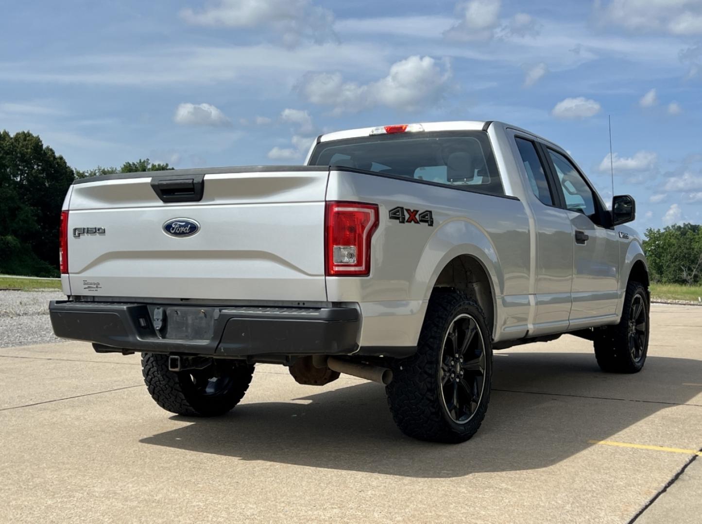 2016 SILVER /Gray Cloth Ford F-150 XL (1FTFX1EF6GK) with an 5.0L V8 engine, Automatic transmission, located at 2990 Old Orchard Rd., Jackson, MO, 63755, 37.354214, -89.612106 - 2016 Ford F150 XL 140xxx miles 4x4 5.0L V8 Automatic New Tires 22" Wheels Cruise Power Windows/Locks/Mirrors We have financing available and we accept trades! Fill out a credit application on our website or come by today! If you have any questions, give us a call at (573) 204-7777 or visit - Photo#5