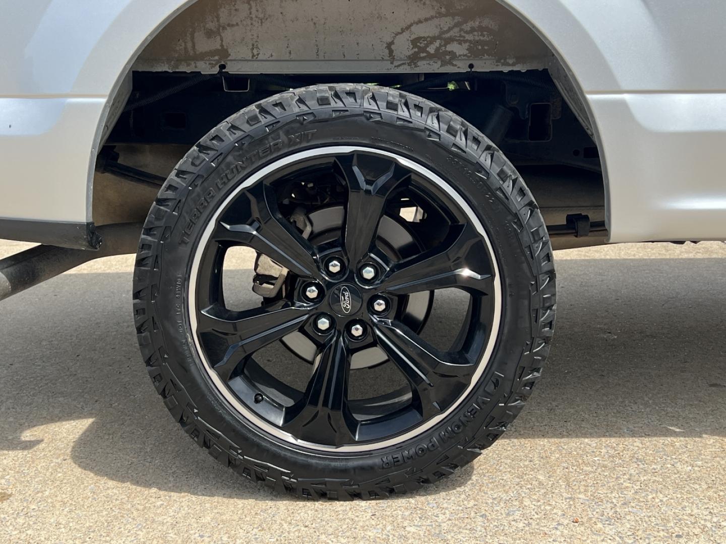 2016 SILVER /Gray Cloth Ford F-150 XL (1FTFX1EF6GK) with an 5.0L V8 engine, Automatic transmission, located at 2990 Old Orchard Rd., Jackson, MO, 63755, 37.354214, -89.612106 - 2016 Ford F150 XL 140xxx miles 4x4 5.0L V8 Automatic New Tires 22" Wheels Cruise Power Windows/Locks/Mirrors We have financing available and we accept trades! Fill out a credit application on our website or come by today! If you have any questions, give us a call at (573) 204-7777 or visit - Photo#34