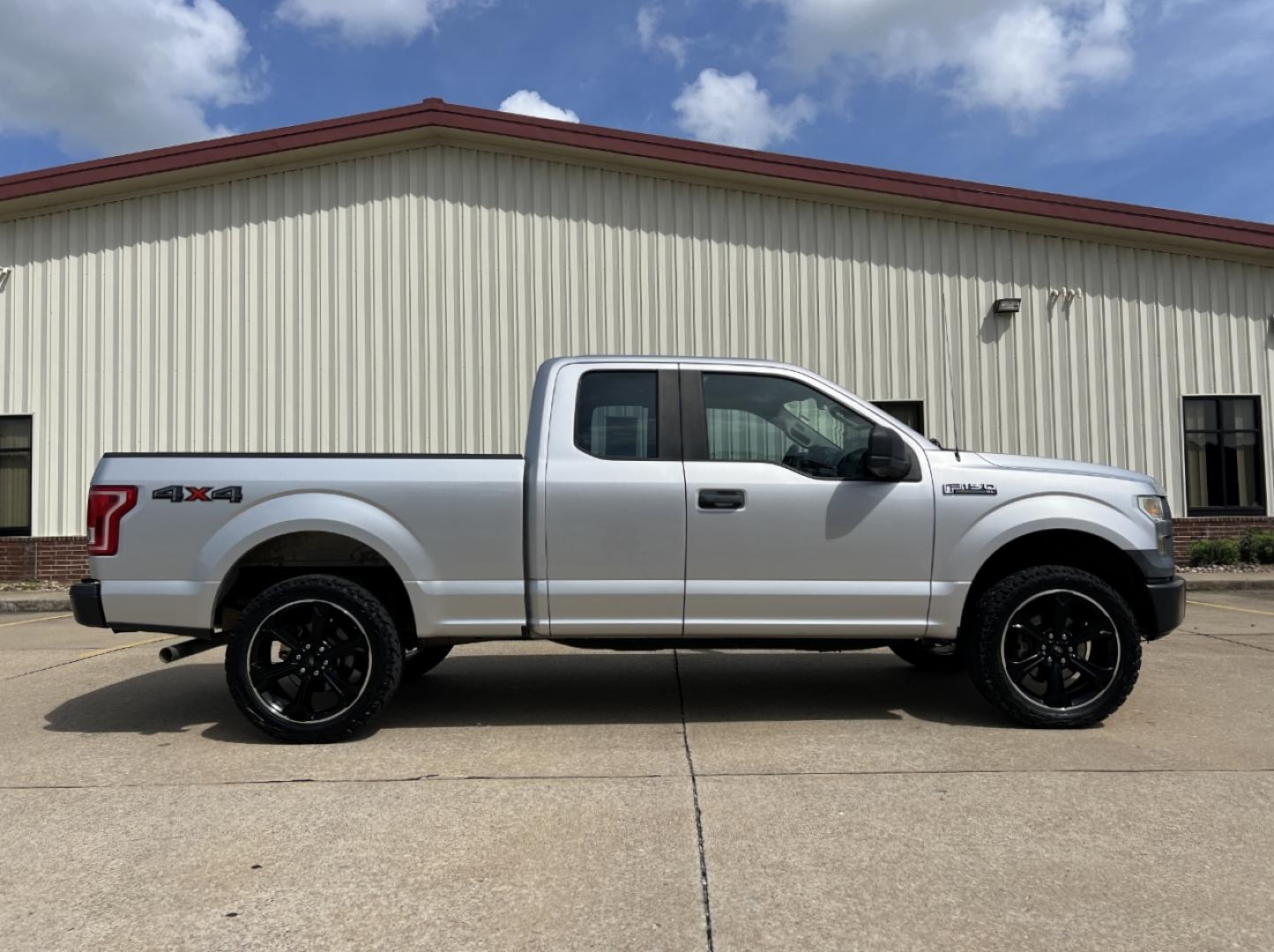 2016 SILVER /Gray Cloth Ford F-150 XL (1FTFX1EF6GK) with an 5.0L V8 engine, Automatic transmission, located at 2990 Old Orchard Rd., Jackson, MO, 63755, 37.354214, -89.612106 - 2016 Ford F150 XL 140xxx miles 4x4 5.0L V8 Automatic New Tires 22" Wheels Cruise Power Windows/Locks/Mirrors We have financing available and we accept trades! Fill out a credit application on our website or come by today! If you have any questions, give us a call at (573) 204-7777 or visit - Photo#4