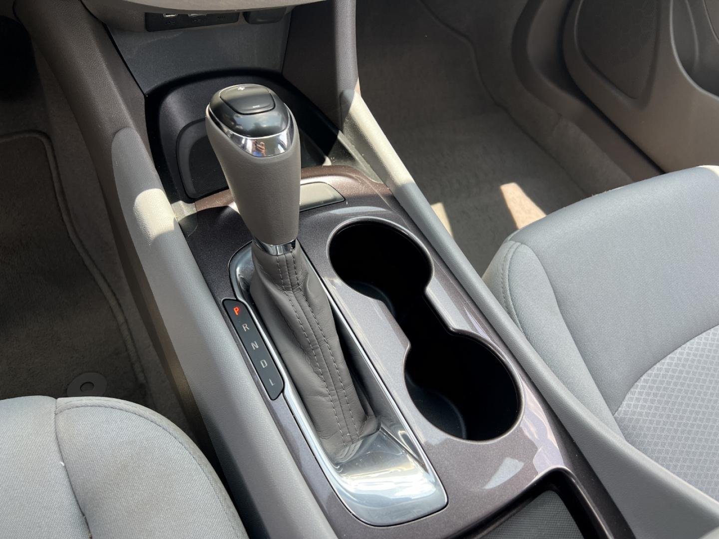 2020 WHITE /Gray Cloth Chevrolet Malibu LS (1G1ZC5ST8LF) with an 1.5L 4 Cyl. engine, Automatic transmission, located at 506 S. Kingshighway, Cape Girardeau, MO, 63703, (573) 235-5000, 37.294991, -89.553635 - 2020 Chevrolet Malibu LS 1-Owner 99xxx miles Front Wheel Drive 1.5L 4 Cyl. Automatic Backup Camera Bluetooth Cruise Power Windows/Locks/Mirrors We have financing available and we accept trades! Fill out a credit application on our website or come by today! If you have any questions, give - Photo#21