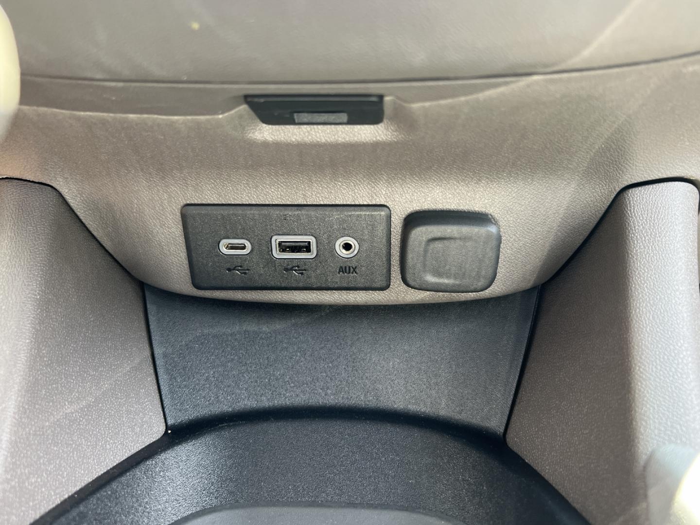 2020 WHITE /Gray Cloth Chevrolet Malibu LS (1G1ZC5ST8LF) with an 1.5L 4 Cyl. engine, Automatic transmission, located at 506 S. Kingshighway, Cape Girardeau, MO, 63703, (573) 235-5000, 37.294991, -89.553635 - 2020 Chevrolet Malibu LS 1-Owner 99xxx miles Front Wheel Drive 1.5L 4 Cyl. Automatic Backup Camera Bluetooth Cruise Power Windows/Locks/Mirrors We have financing available and we accept trades! Fill out a credit application on our website or come by today! If you have any questions, give - Photo#25