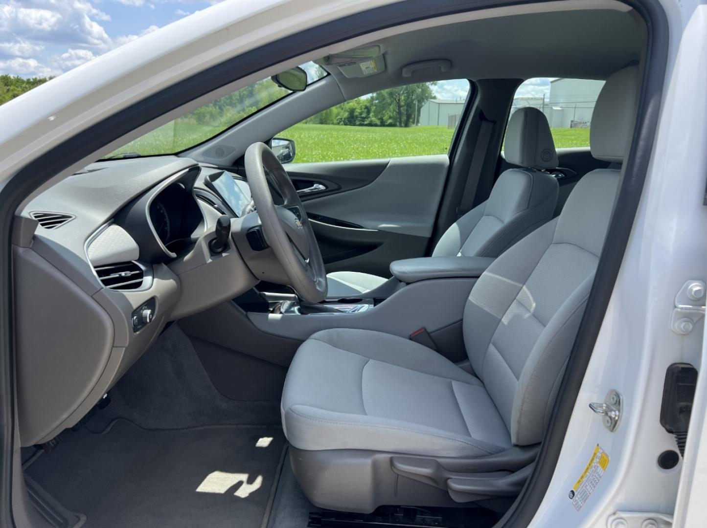 2020 WHITE /Gray Cloth Chevrolet Malibu LS (1G1ZC5ST8LF) with an 1.5L 4 Cyl. engine, Automatic transmission, located at 506 S. Kingshighway, Cape Girardeau, MO, 63703, (573) 235-5000, 37.294991, -89.553635 - 2020 Chevrolet Malibu LS 1-Owner 99xxx miles Front Wheel Drive 1.5L 4 Cyl. Automatic Backup Camera Bluetooth Cruise Power Windows/Locks/Mirrors We have financing available and we accept trades! Fill out a credit application on our website or come by today! If you have any questions, give - Photo#11