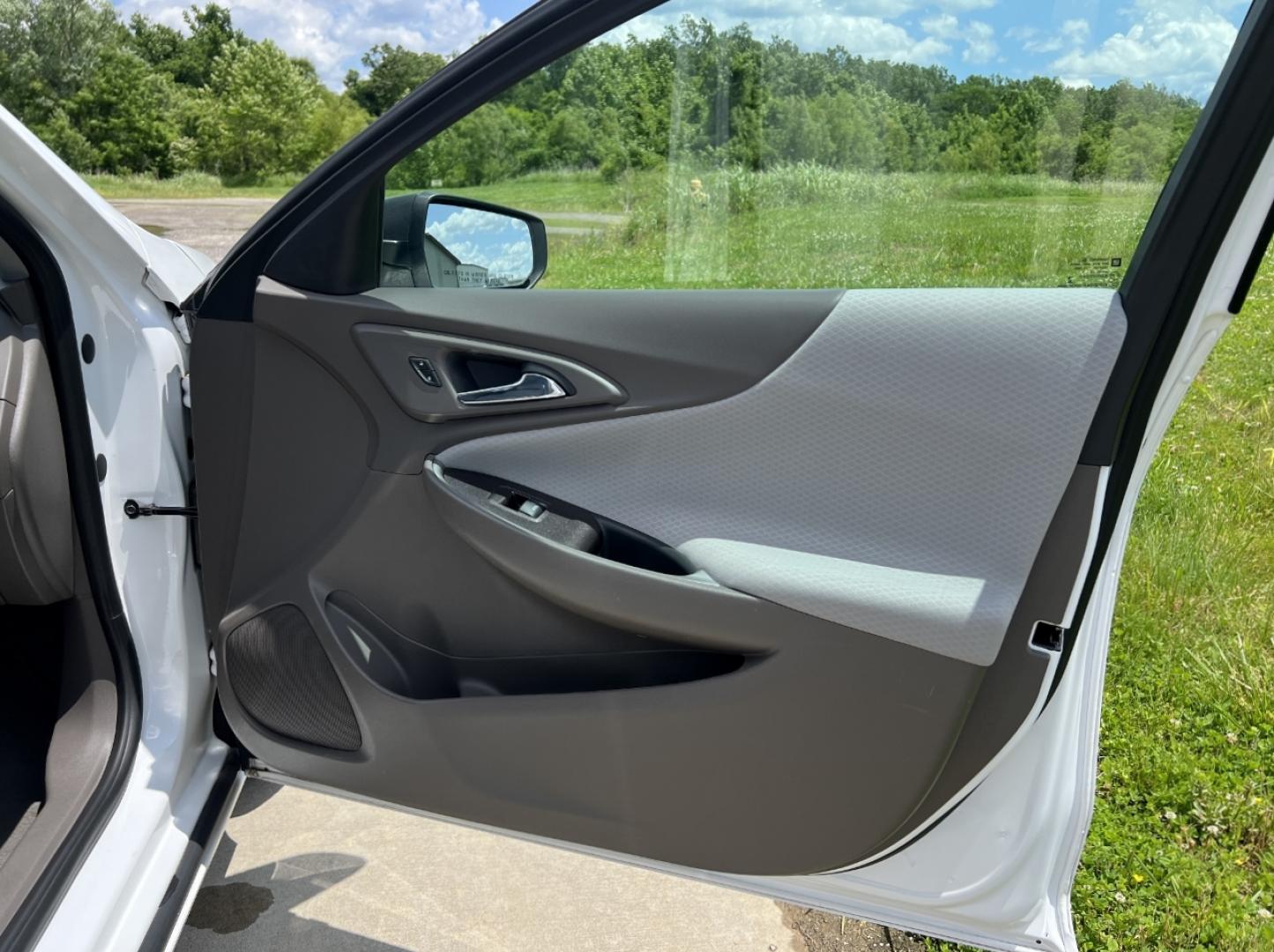 2020 WHITE /Gray Cloth Chevrolet Malibu LS (1G1ZC5ST8LF) with an 1.5L 4 Cyl. engine, Automatic transmission, located at 506 S. Kingshighway, Cape Girardeau, MO, 63703, (573) 235-5000, 37.294991, -89.553635 - 2020 Chevrolet Malibu LS 1-Owner 99xxx miles Front Wheel Drive 1.5L 4 Cyl. Automatic Backup Camera Bluetooth Cruise Power Windows/Locks/Mirrors We have financing available and we accept trades! Fill out a credit application on our website or come by today! If you have any questions, give - Photo#12