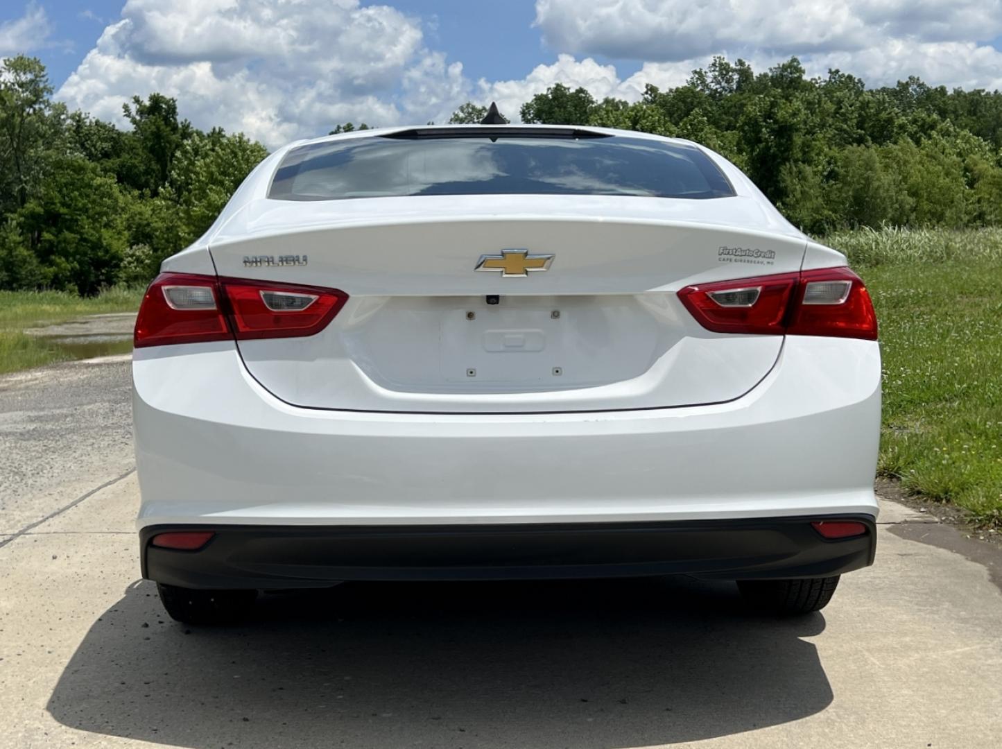 2020 WHITE /Gray Cloth Chevrolet Malibu LS (1G1ZC5ST8LF) with an 1.5L 4 Cyl. engine, Automatic transmission, located at 506 S. Kingshighway, Cape Girardeau, MO, 63703, (573) 235-5000, 37.294991, -89.553635 - 2020 Chevrolet Malibu LS 1-Owner 99xxx miles Front Wheel Drive 1.5L 4 Cyl. Automatic Backup Camera Bluetooth Cruise Power Windows/Locks/Mirrors We have financing available and we accept trades! Fill out a credit application on our website or come by today! If you have any questions, give - Photo#8