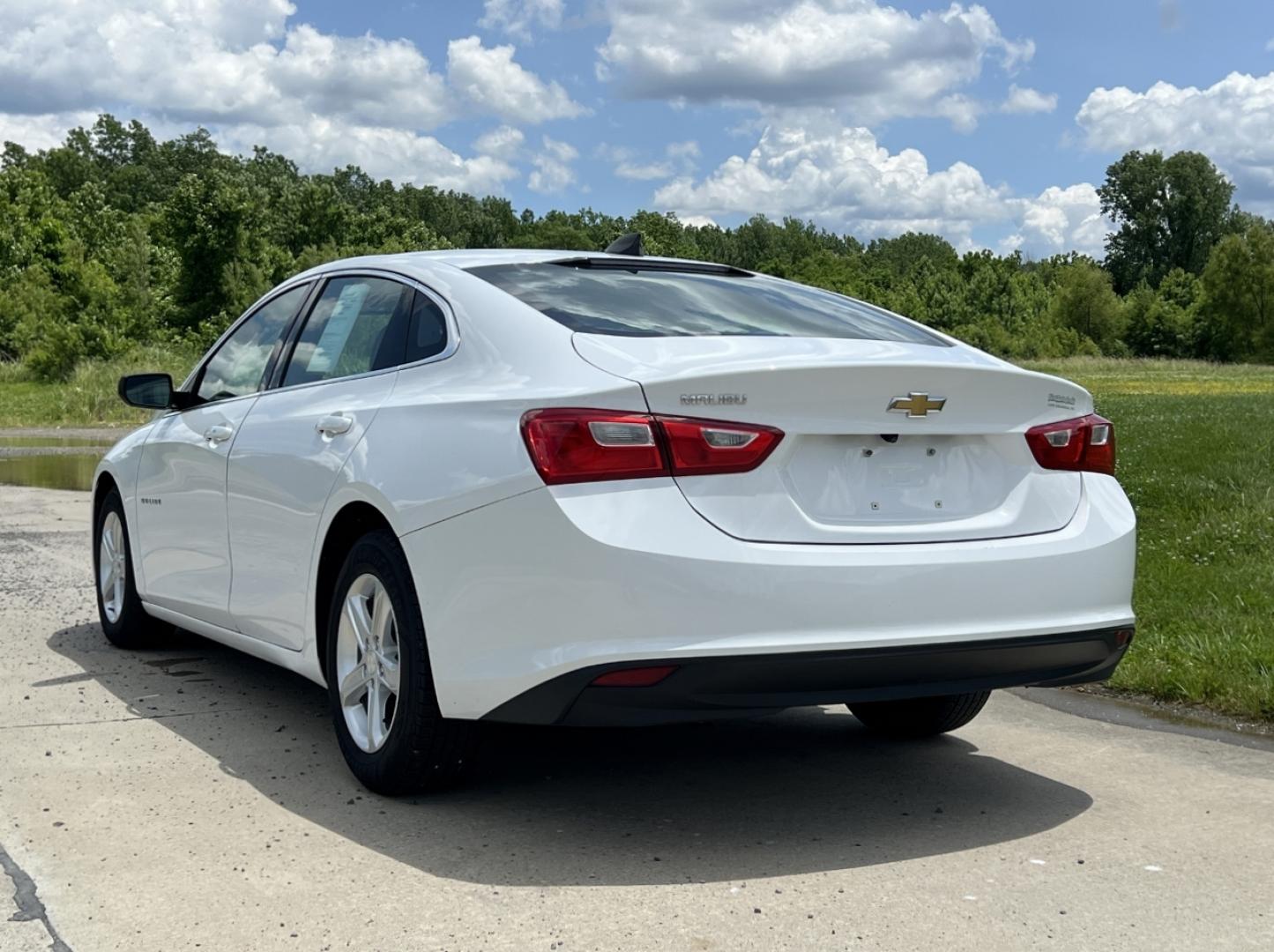 2020 WHITE /Gray Cloth Chevrolet Malibu LS (1G1ZC5ST8LF) with an 1.5L 4 Cyl. engine, Automatic transmission, located at 506 S. Kingshighway, Cape Girardeau, MO, 63703, (573) 235-5000, 37.294991, -89.553635 - 2020 Chevrolet Malibu LS 1-Owner 99xxx miles Front Wheel Drive 1.5L 4 Cyl. Automatic Backup Camera Bluetooth Cruise Power Windows/Locks/Mirrors We have financing available and we accept trades! Fill out a credit application on our website or come by today! If you have any questions, give - Photo#7