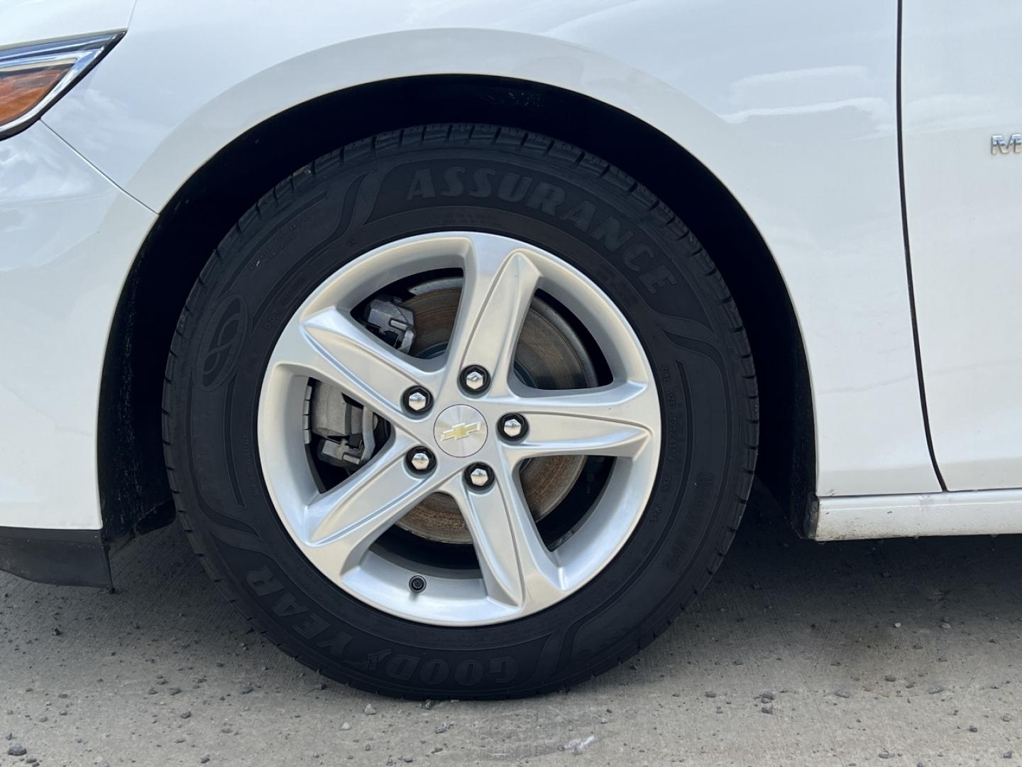 2020 WHITE /Gray Cloth Chevrolet Malibu LS (1G1ZC5ST8LF) with an 1.5L 4 Cyl. engine, Automatic transmission, located at 506 S. Kingshighway, Cape Girardeau, MO, 63703, (573) 235-5000, 37.294991, -89.553635 - 2020 Chevrolet Malibu LS 1-Owner 99xxx miles Front Wheel Drive 1.5L 4 Cyl. Automatic Backup Camera Bluetooth Cruise Power Windows/Locks/Mirrors We have financing available and we accept trades! Fill out a credit application on our website or come by today! If you have any questions, give - Photo#33