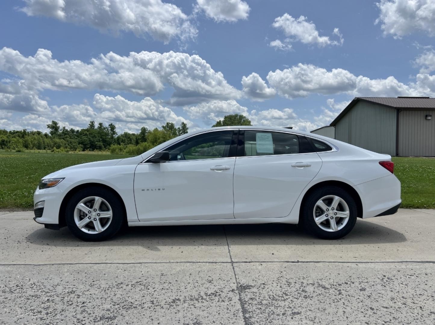 2020 WHITE /Gray Cloth Chevrolet Malibu LS (1G1ZC5ST8LF) with an 1.5L 4 Cyl. engine, Automatic transmission, located at 506 S. Kingshighway, Cape Girardeau, MO, 63703, (573) 235-5000, 37.294991, -89.553635 - 2020 Chevrolet Malibu LS 1-Owner 99xxx miles Front Wheel Drive 1.5L 4 Cyl. Automatic Backup Camera Bluetooth Cruise Power Windows/Locks/Mirrors We have financing available and we accept trades! Fill out a credit application on our website or come by today! If you have any questions, give - Photo#4