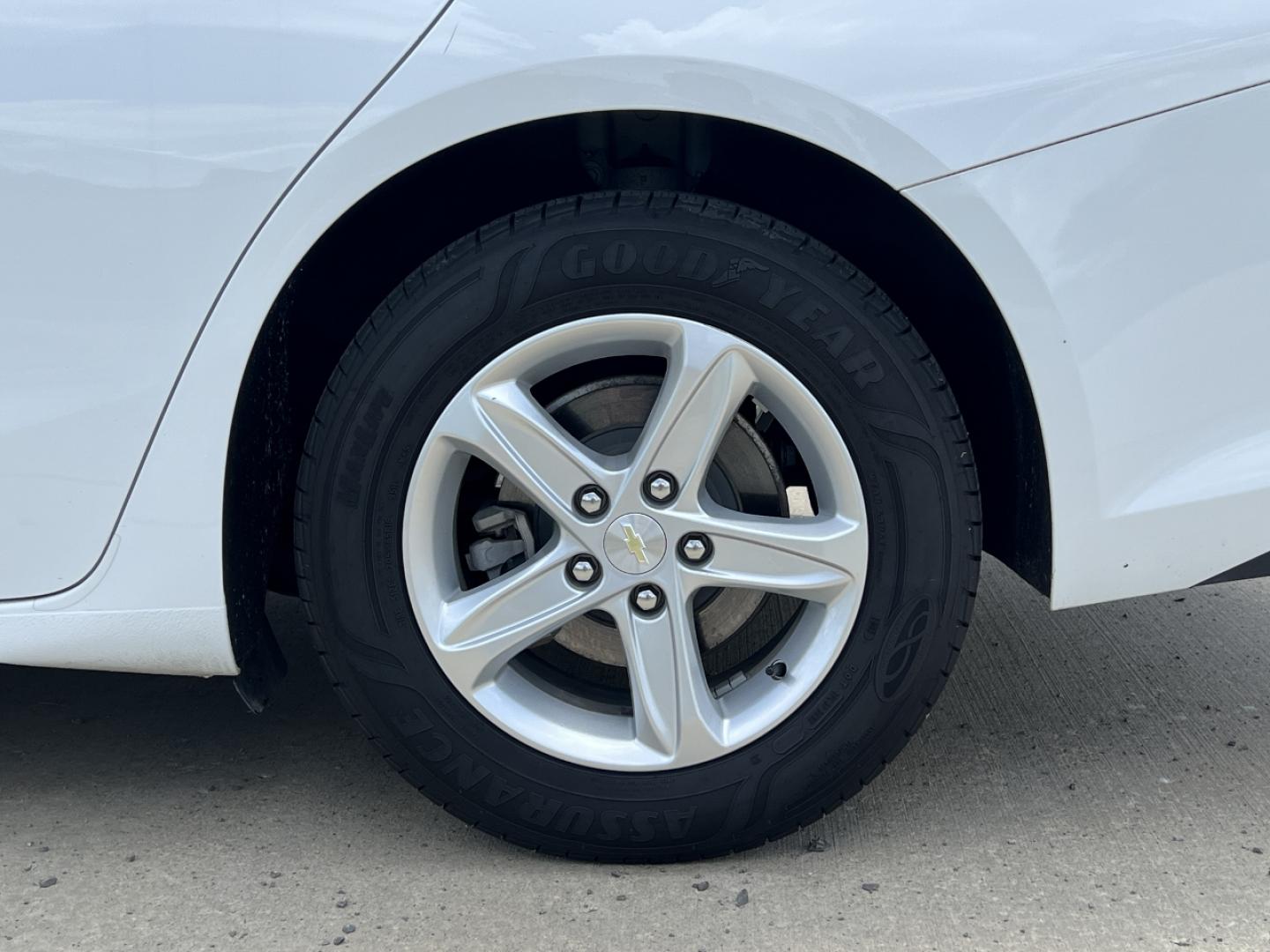 2020 WHITE /Gray Cloth Chevrolet Malibu LS (1G1ZC5ST8LF) with an 1.5L 4 Cyl. engine, Automatic transmission, located at 506 S. Kingshighway, Cape Girardeau, MO, 63703, (573) 235-5000, 37.294991, -89.553635 - 2020 Chevrolet Malibu LS 1-Owner 99xxx miles Front Wheel Drive 1.5L 4 Cyl. Automatic Backup Camera Bluetooth Cruise Power Windows/Locks/Mirrors We have financing available and we accept trades! Fill out a credit application on our website or come by today! If you have any questions, give - Photo#35
