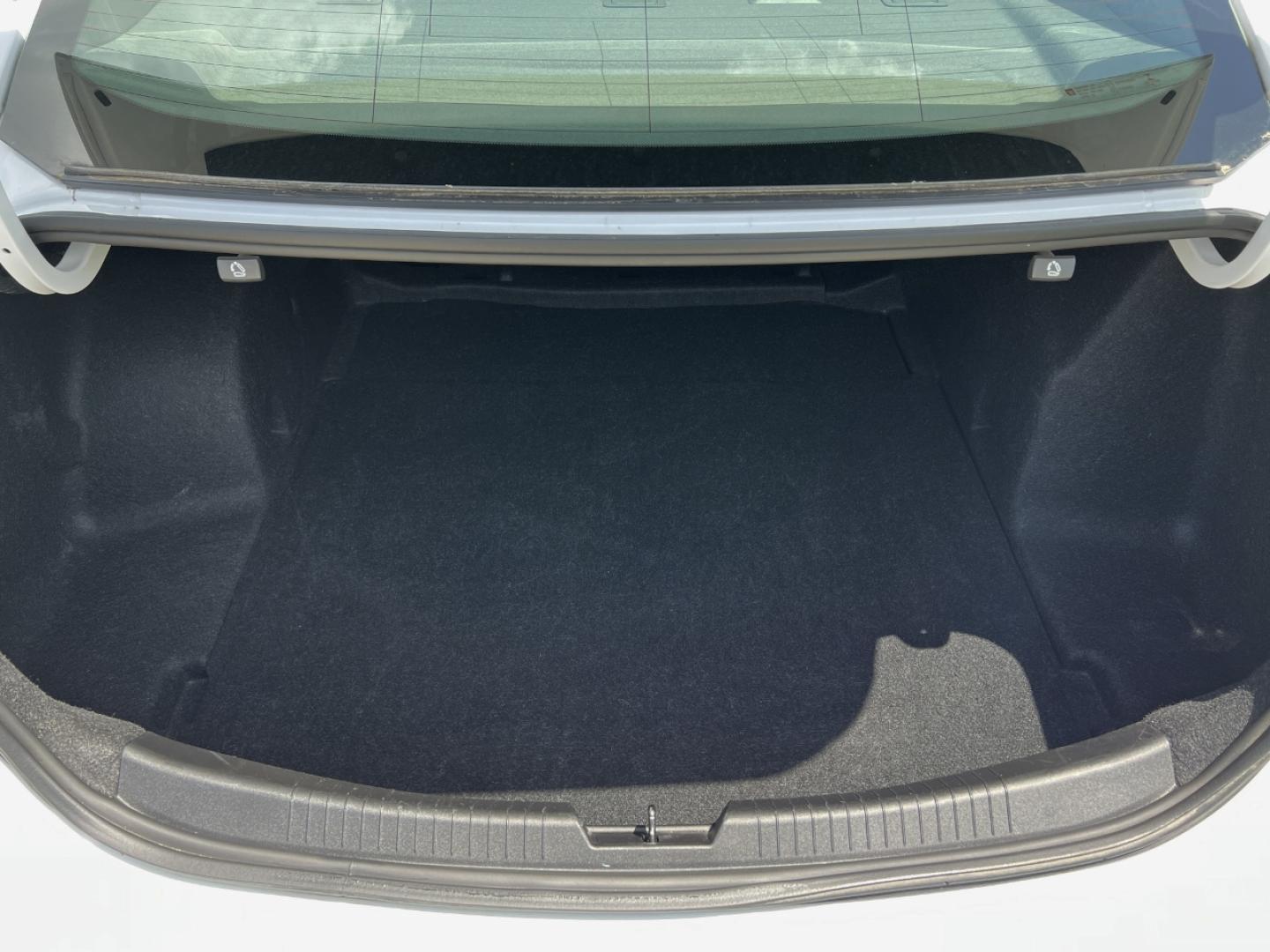 2020 WHITE /Gray Cloth Chevrolet Malibu LS (1G1ZC5ST8LF) with an 1.5L 4 Cyl. engine, Automatic transmission, located at 506 S. Kingshighway, Cape Girardeau, MO, 63703, (573) 235-5000, 37.294991, -89.553635 - 2020 Chevrolet Malibu LS 1-Owner 99xxx miles Front Wheel Drive 1.5L 4 Cyl. Automatic Backup Camera Bluetooth Cruise Power Windows/Locks/Mirrors We have financing available and we accept trades! Fill out a credit application on our website or come by today! If you have any questions, give - Photo#17