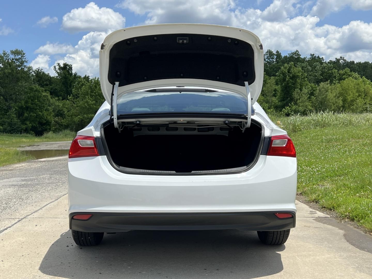 2020 WHITE /Gray Cloth Chevrolet Malibu LS (1G1ZC5ST8LF) with an 1.5L 4 Cyl. engine, Automatic transmission, located at 506 S. Kingshighway, Cape Girardeau, MO, 63703, (573) 235-5000, 37.294991, -89.553635 - 2020 Chevrolet Malibu LS 1-Owner 99xxx miles Front Wheel Drive 1.5L 4 Cyl. Automatic Backup Camera Bluetooth Cruise Power Windows/Locks/Mirrors We have financing available and we accept trades! Fill out a credit application on our website or come by today! If you have any questions, give - Photo#16