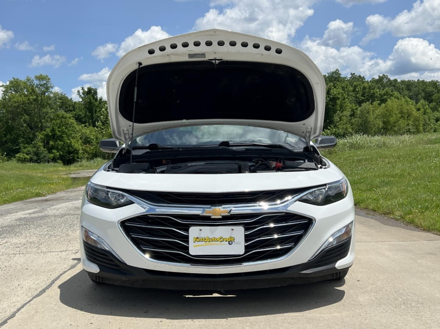 2020 WHITE /Gray Cloth Chevrolet Malibu LS (1G1ZC5ST8LF) with an 1.5L 4 Cyl. engine, Automatic transmission, located at 506 S. Kingshighway, Cape Girardeau, MO, 63703, (573) 235-5000, 37.294991, -89.553635 - 2020 Chevrolet Malibu LS 1-Owner 99xxx miles Front Wheel Drive 1.5L 4 Cyl. Automatic Backup Camera Bluetooth Cruise Power Windows/Locks/Mirrors We have financing available and we accept trades! Fill out a credit application on our website or come by today! If you have any questions, give - Photo#31